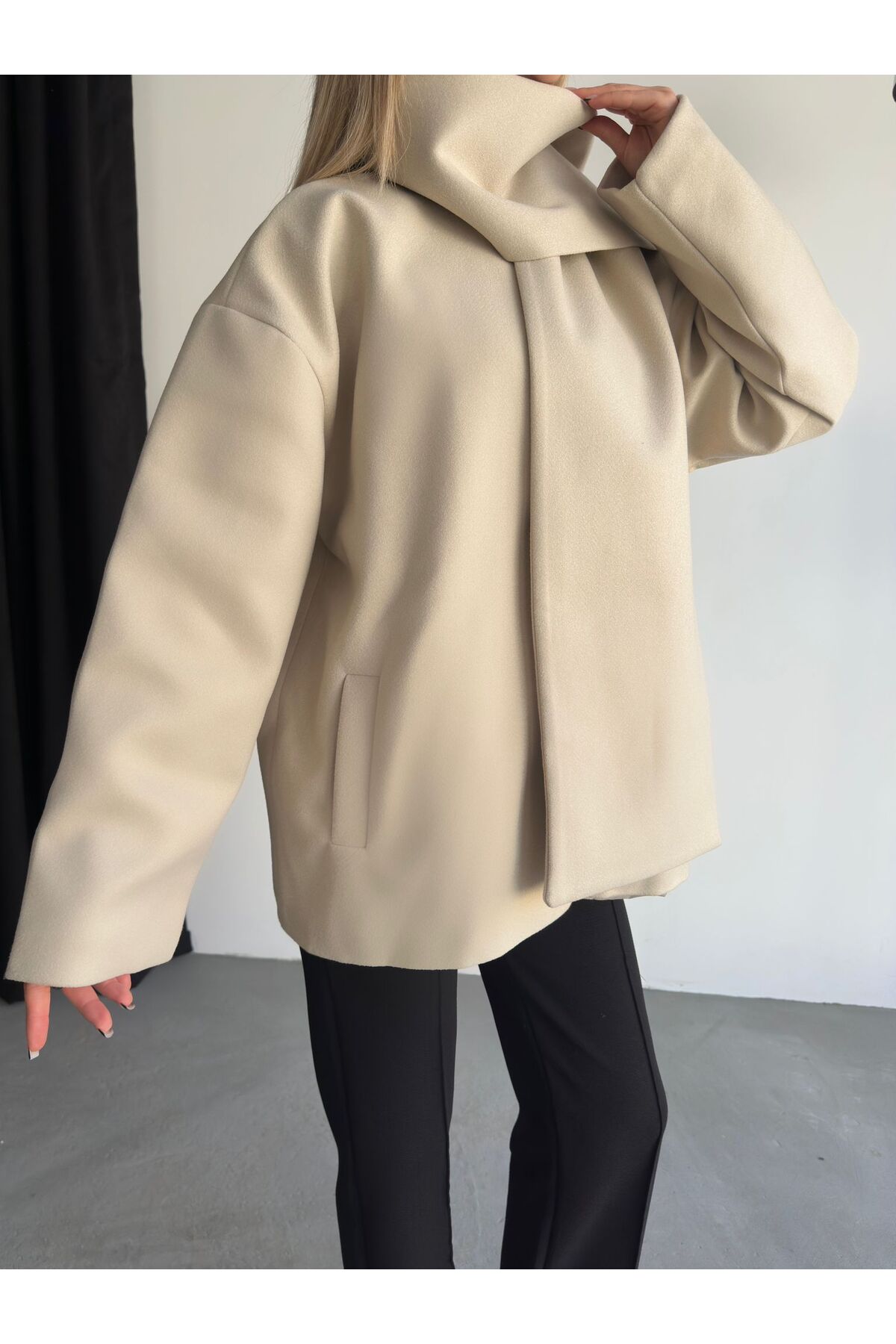 ParlaMira  Kadın Taş Rengi Şal Detaylı Pamuksu Dokulu Premium Kaşe Kaban - Görsel 5