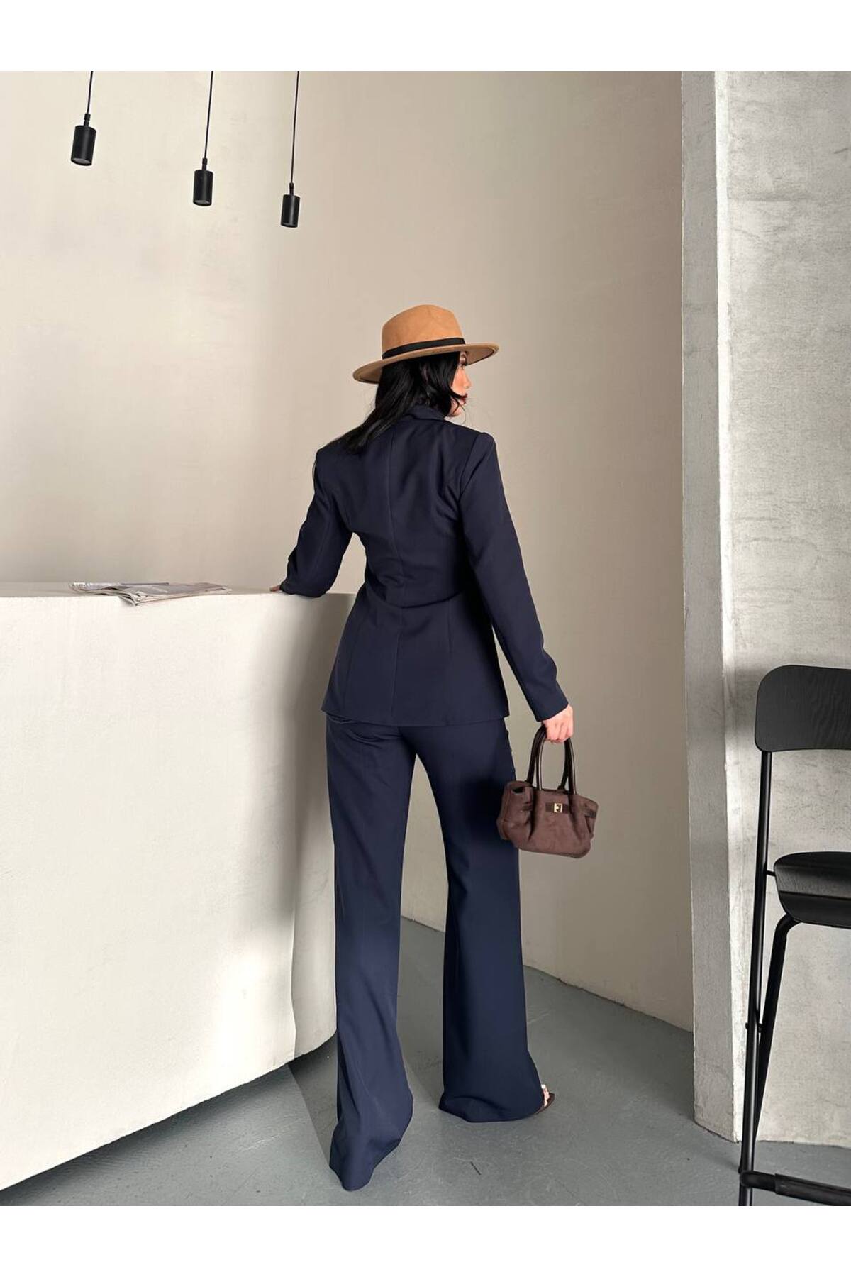 Damen 4-Knopf Blazer-Hosenanzug Marineblau - Görsel 7