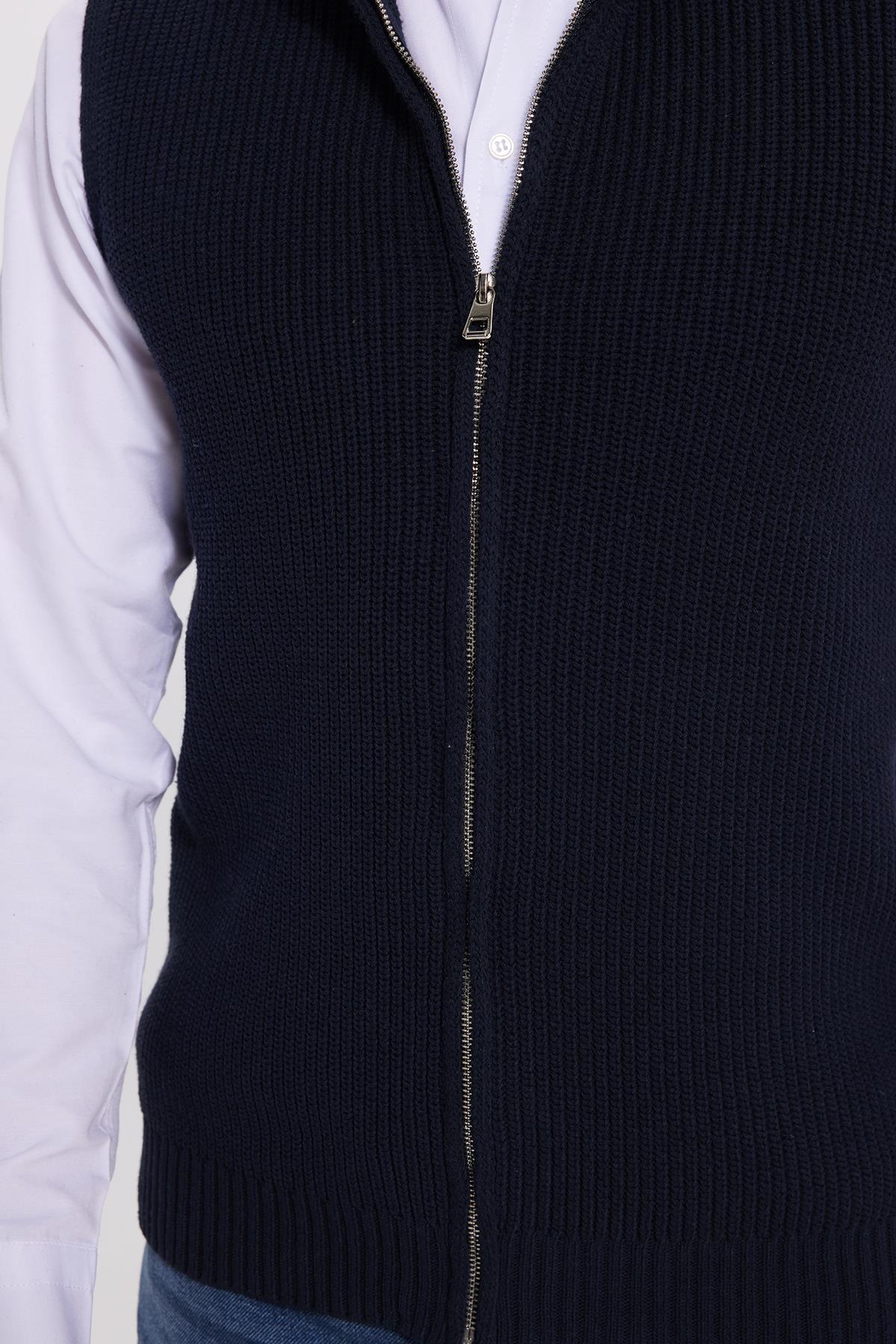 Tudors  Erkek Standart Fit Normal Kesim Fermuarlı Dik Yaka Sıcak Tutan Lacivert Triko Yelek - Görsel 4