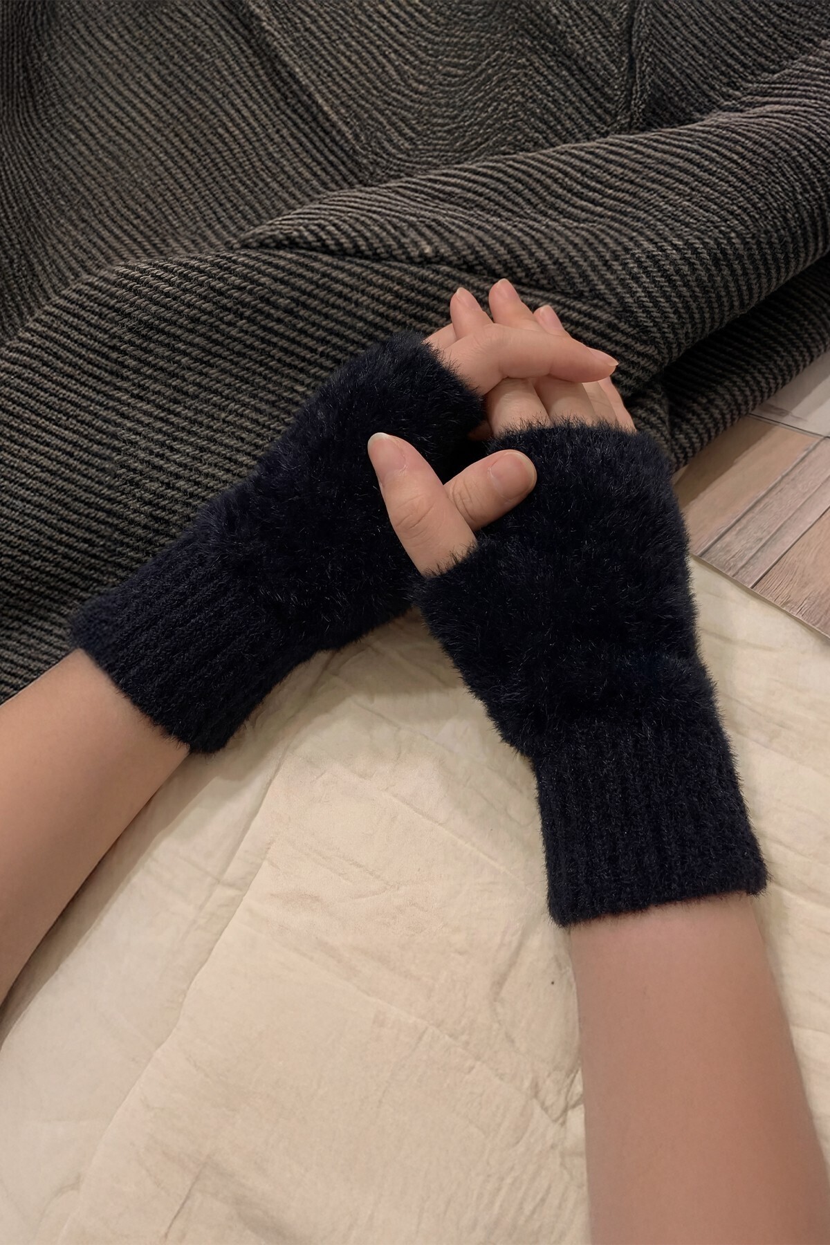 BAHELS Kadın 1 Çift Kışlık Parmaksız Termal Esnek Peluş Eldiven görsel 3