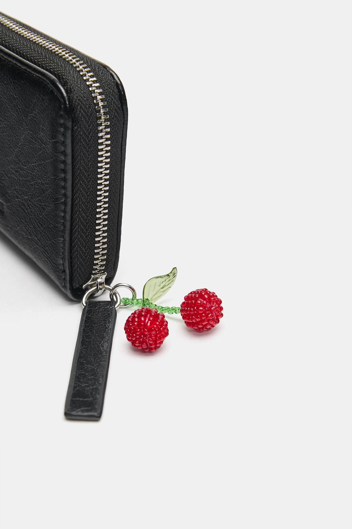 Pull & Bear  Süslü cüzdan - Görsel 4