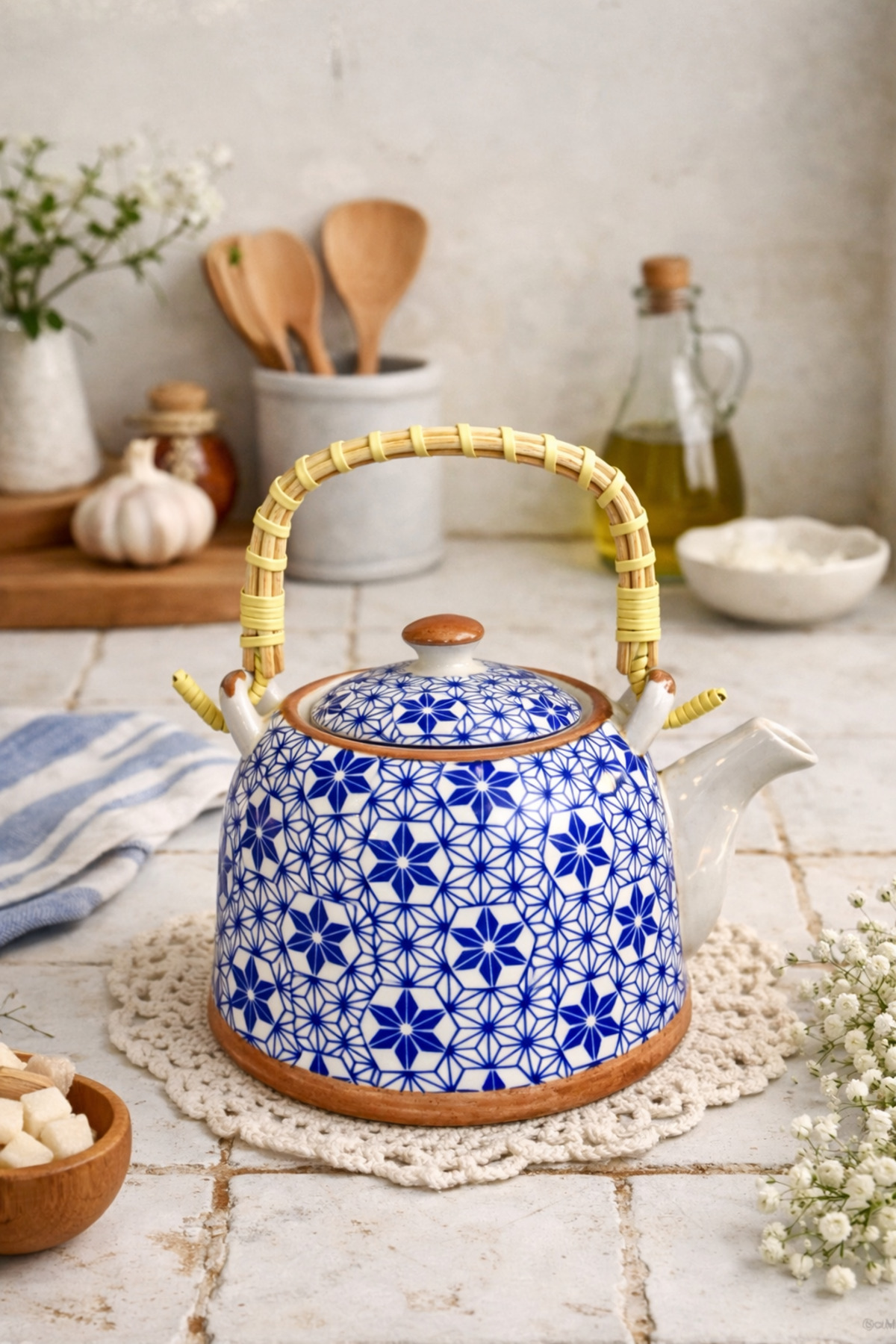 Decorative Porcelain Teapot with Bamboo Handle 1000 ml