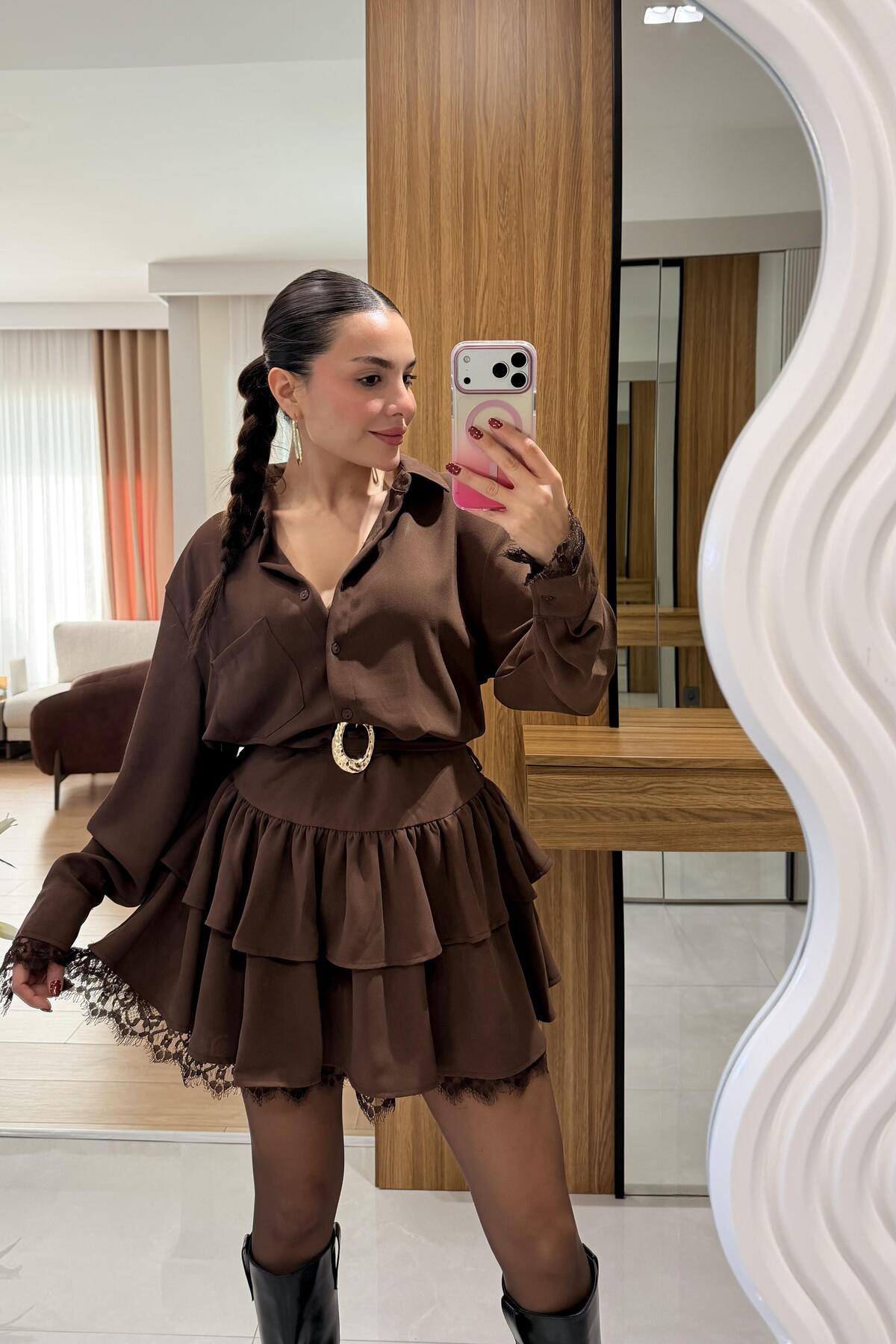 Gizem Ecemiş Marsha Kahve Dantel Detaylı Kemerli Elbise görsel 4