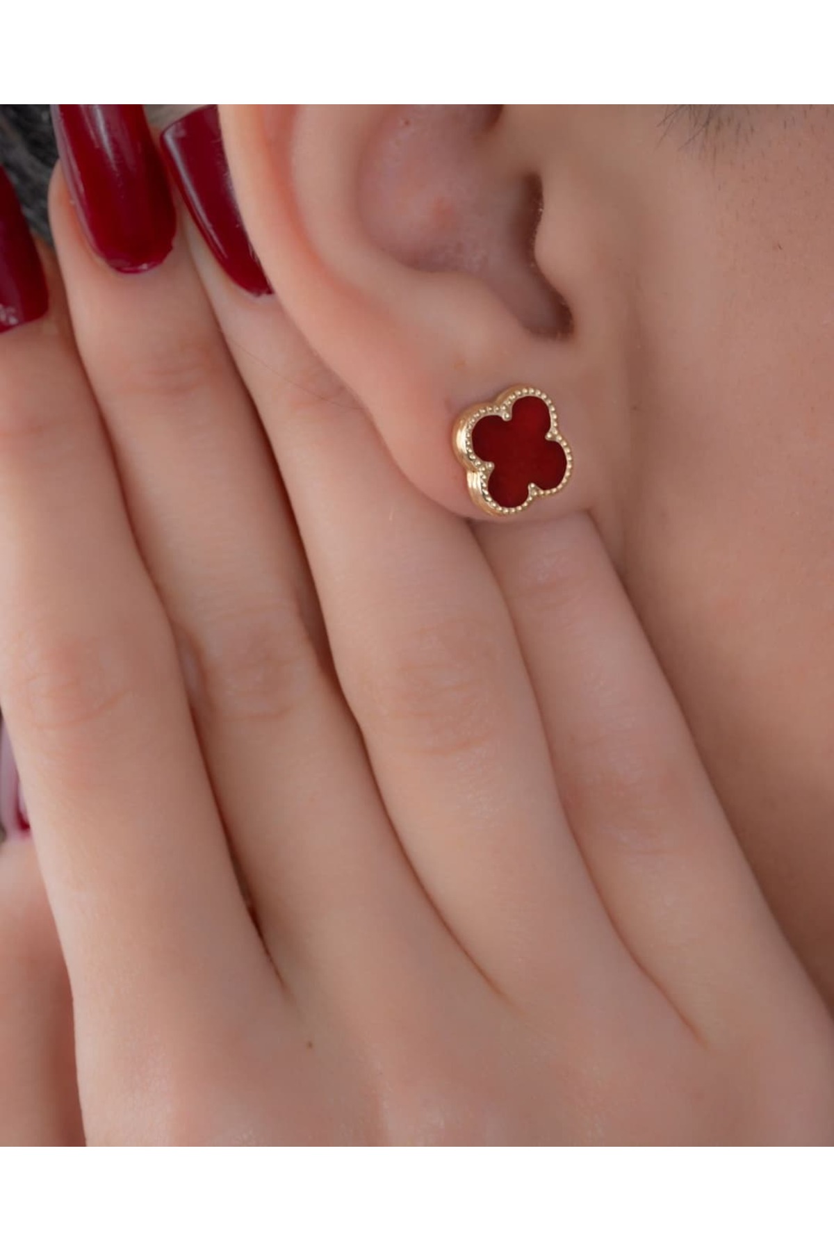 YCL JEWELLERY 8 Ayar Altın Bordo Yonca Pimli Küpe 10mm