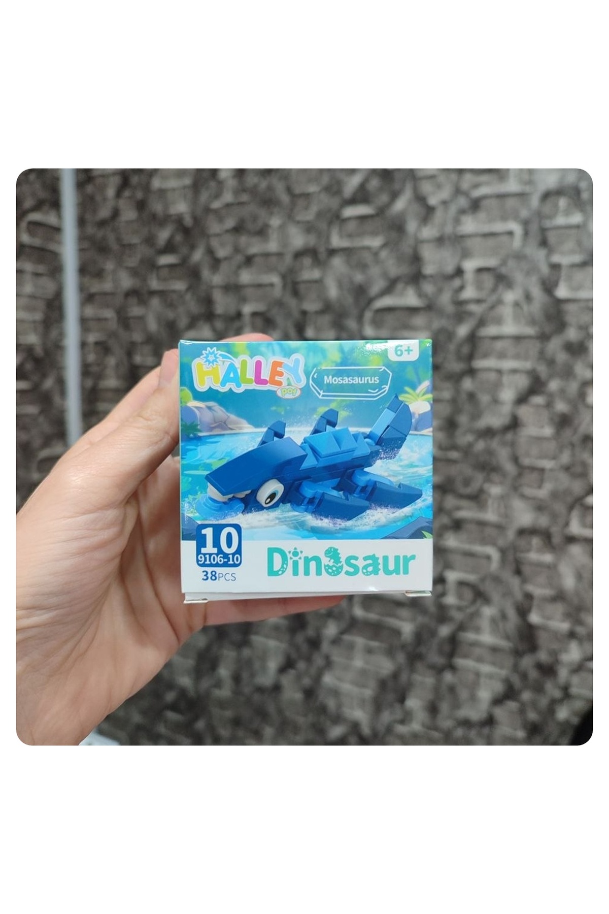 ۱ عدد اسباب‌بازی ساختنی مخلوط همراه با فیگورهای دایناسور