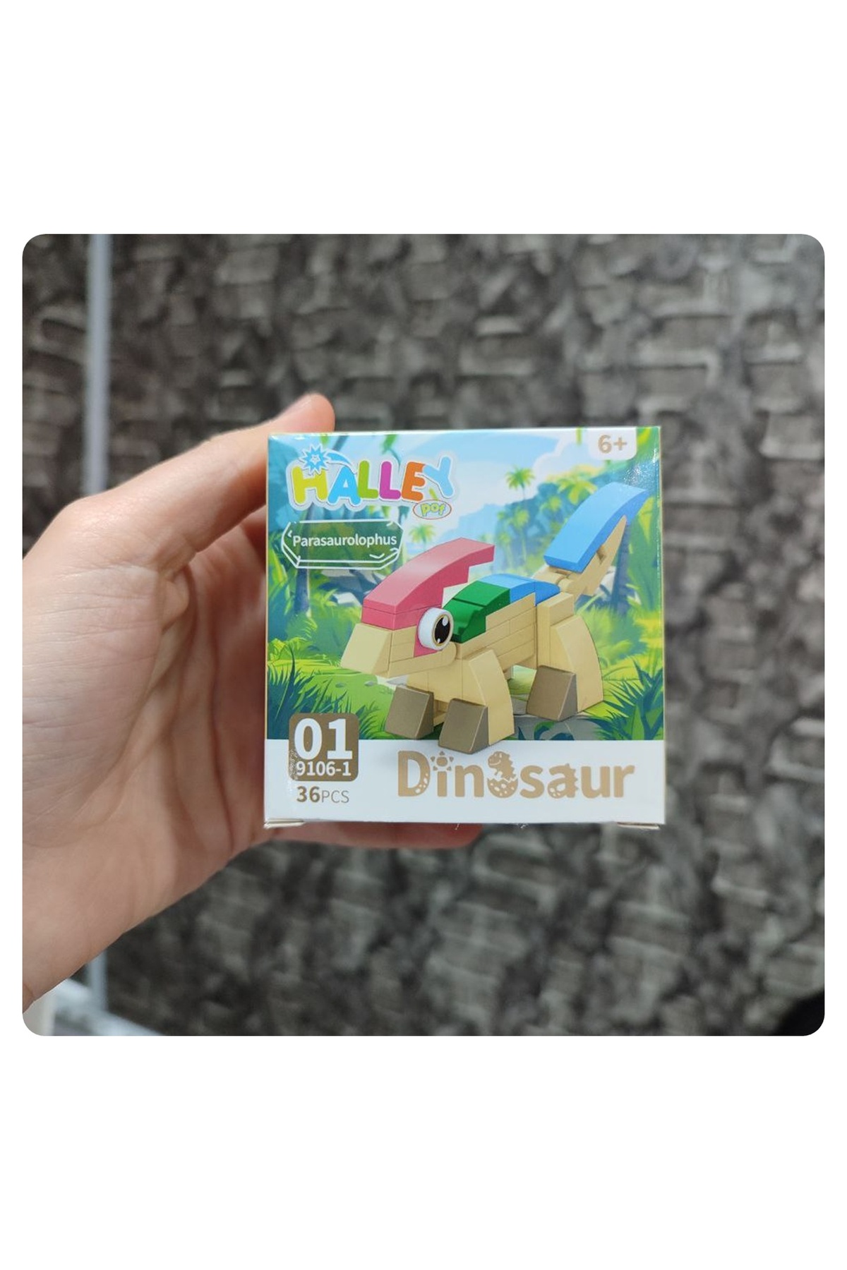 ۱ عدد اسباب‌بازی ساختنی مخلوط همراه با فیگورهای دایناسور