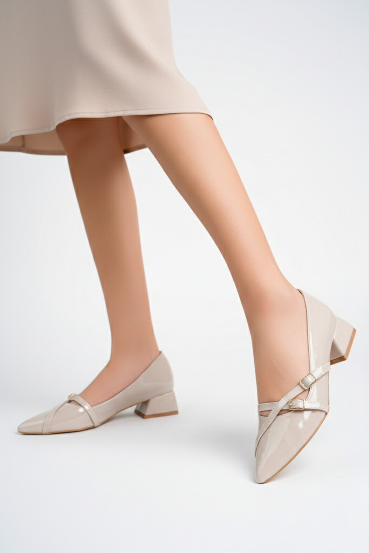 Catelyn  Kadın Bej Rugan Tokalı Çapraz Bantlı 4 Cm Kısa Topuklu Ayakkabı