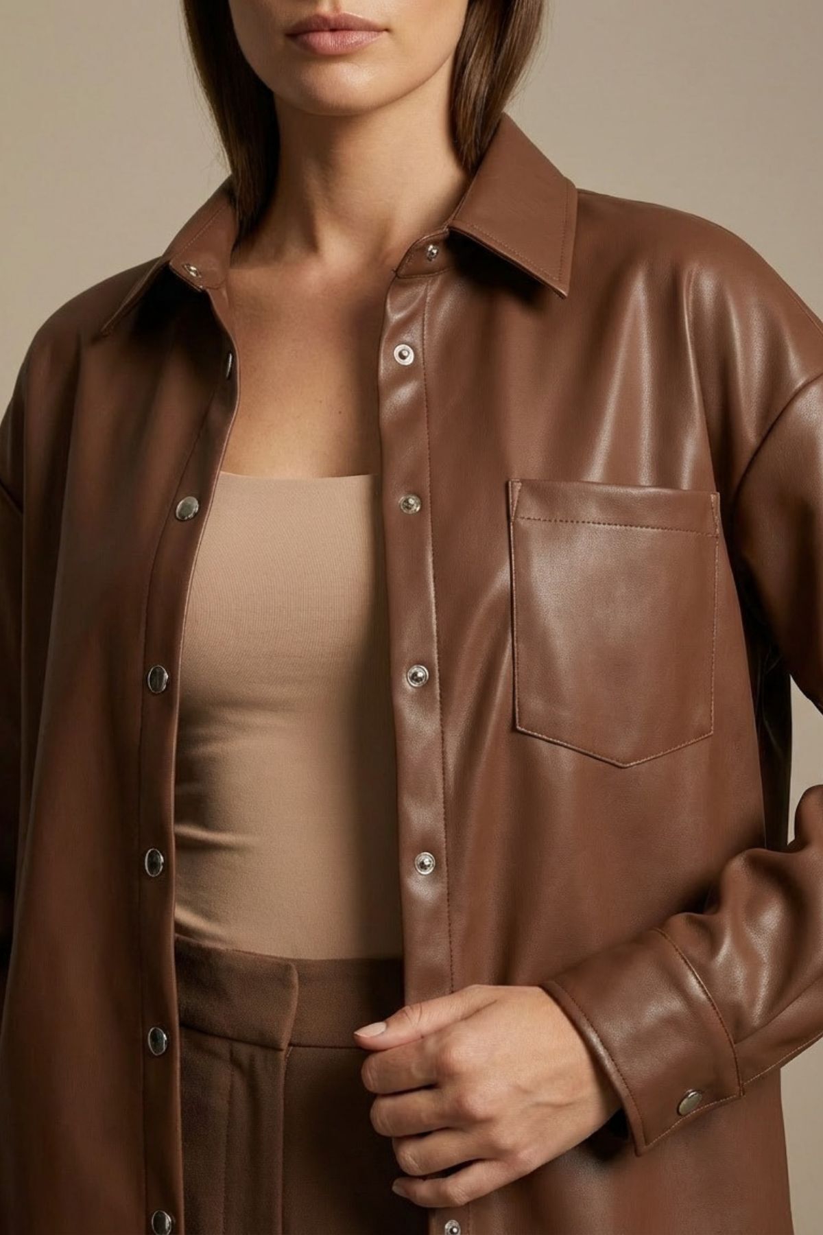 Grenj Fashion  Kahverengi Oversize Cep Detaylı Deri Gömlek - Görsel 3