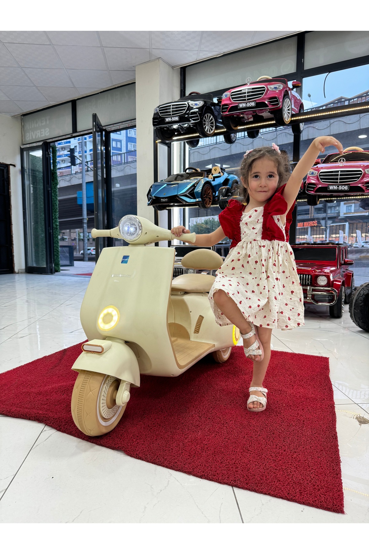 POYRAZ AKÜLÜ Büyük boy Vespa akülü motor 12V (2-10 yaş)