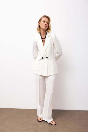 VİVENTO Dokulu Kruvaze Blazer ve Rahat Pantolon Takımı – Beyaz TK4266