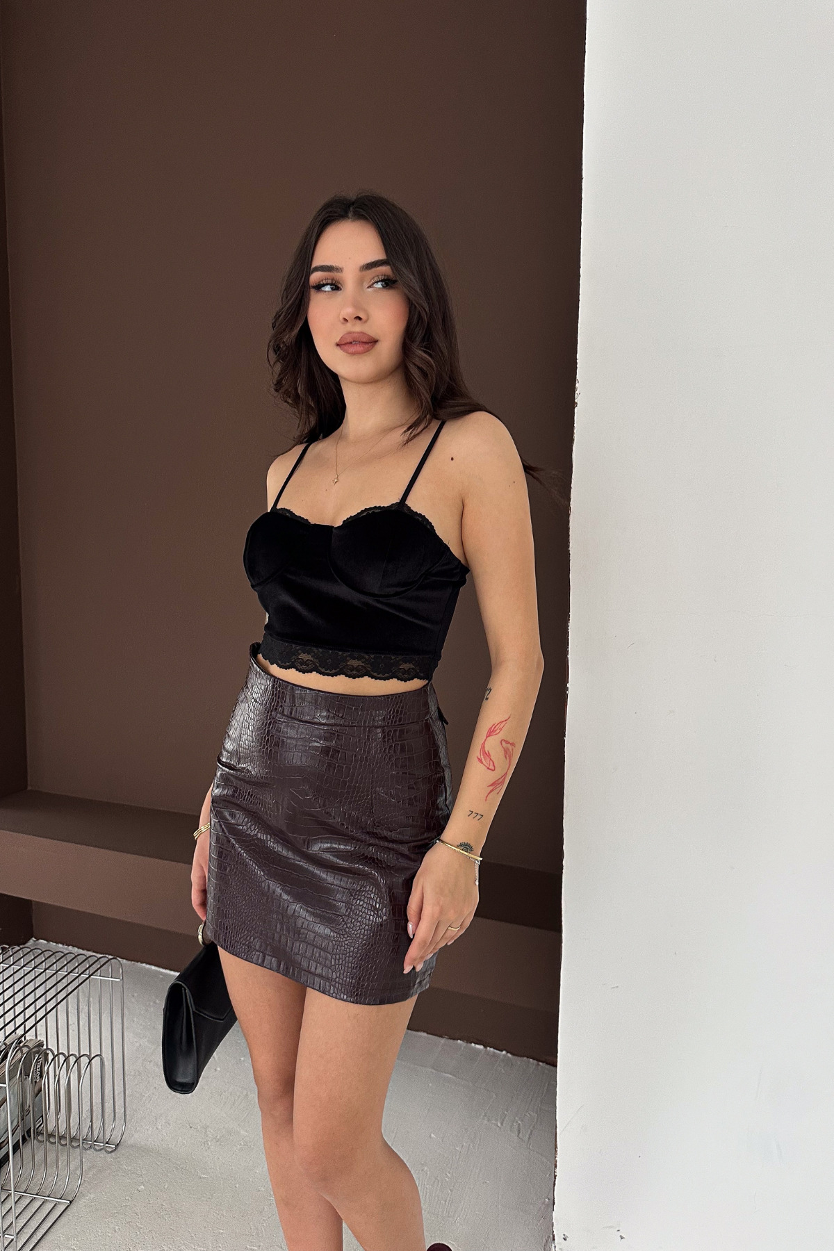 MİROR  Kadın Siyah Kadife Dantel Askılı Crop Bustiyer - Görsel 6
