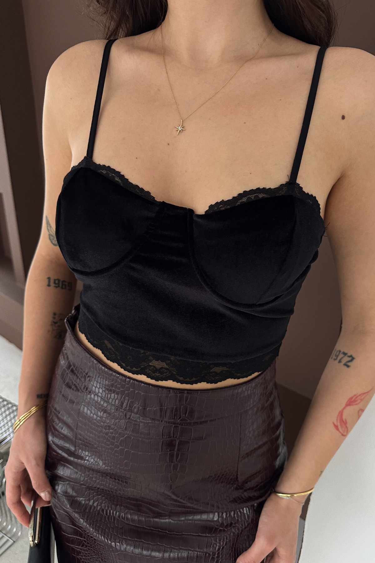 MİROR  Kadın Siyah Kadife Dantel Askılı Crop Bustiyer - Görsel 2