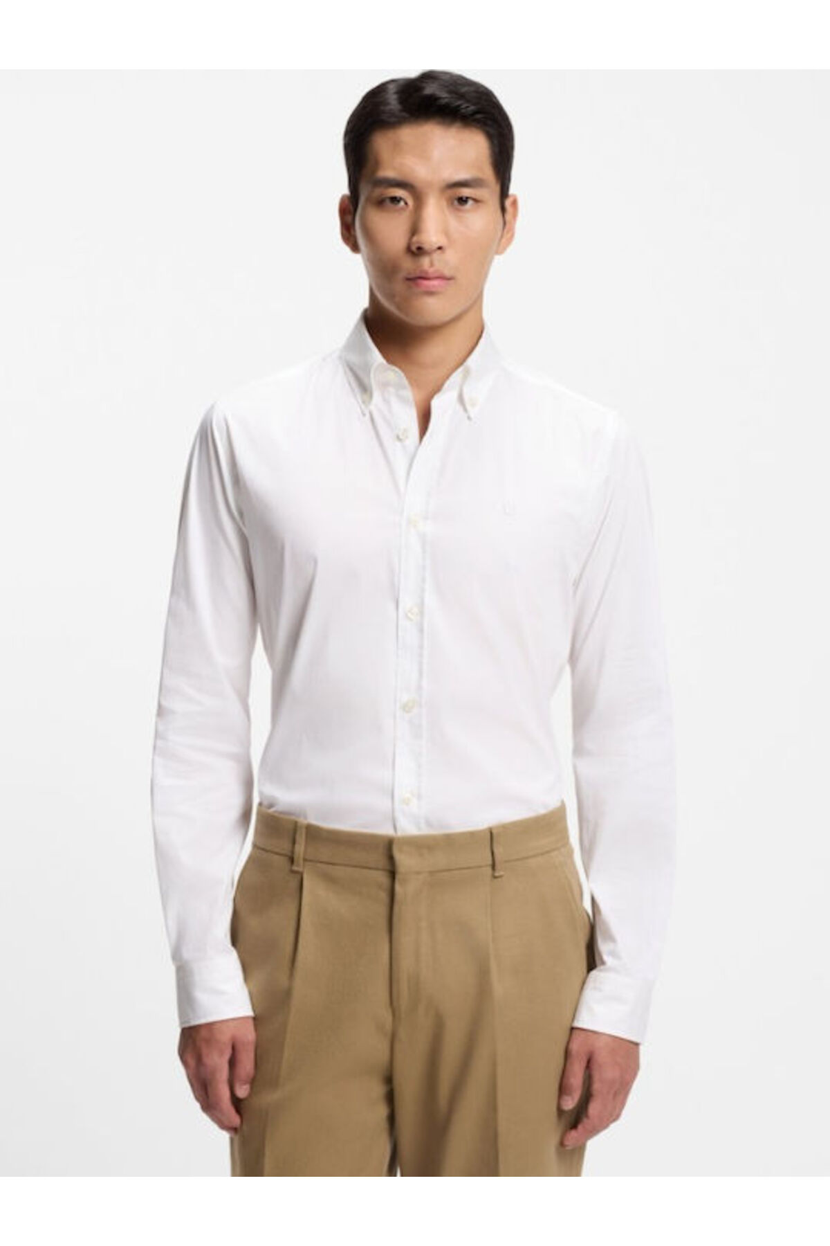 باس پیراهن مردانه آستین بلند طرح لوگودار نخی اسلیم فیت سفید کد ۵۰۵۵۶۰۷۶-۱۰۰