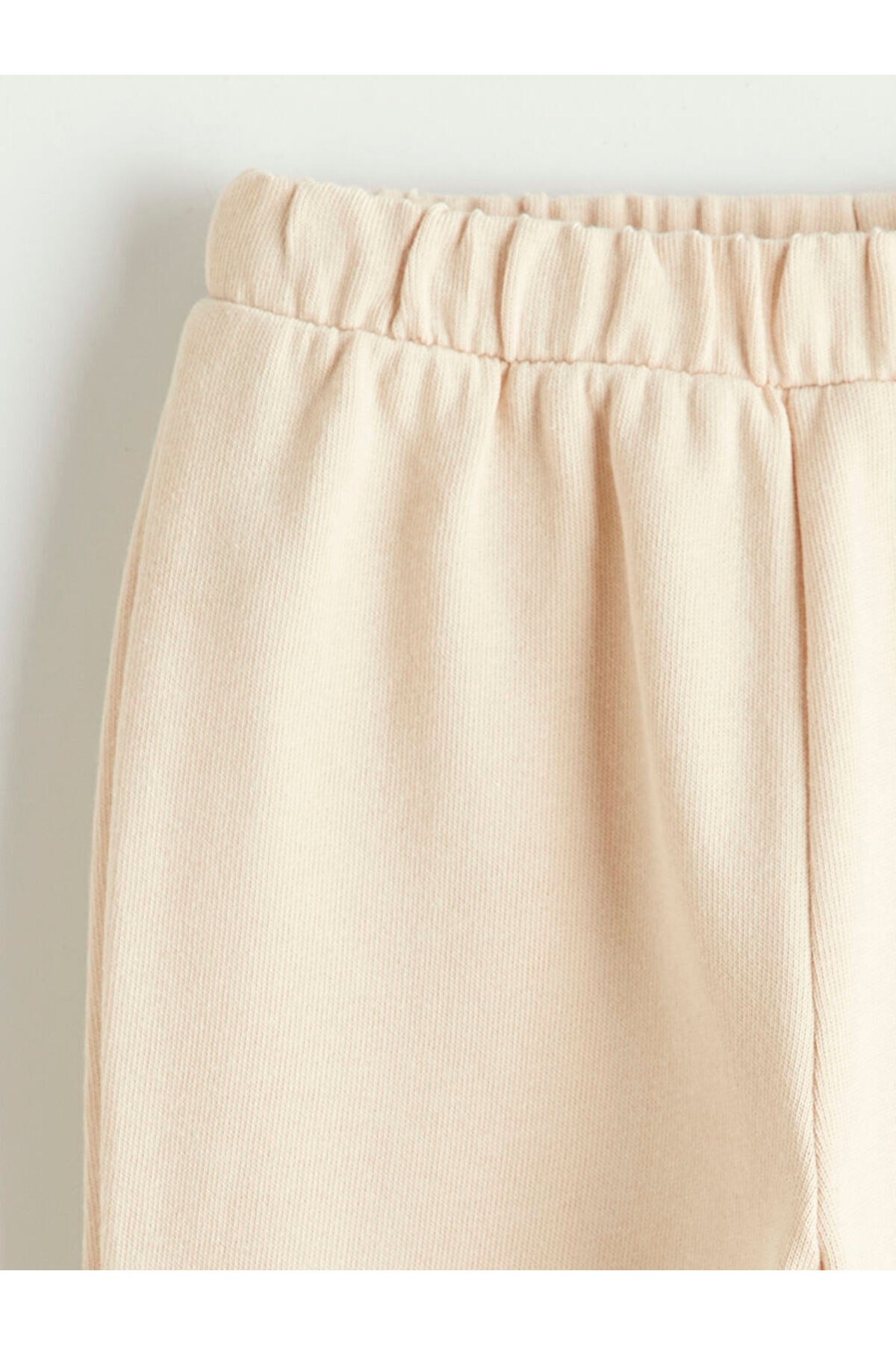 LC Waikiki GiyÇık Store den Bej Dantel Detaylı Kız Bebek Sweatshirt ve Eşofman Altı fotoğrafı 7 (önizleme)