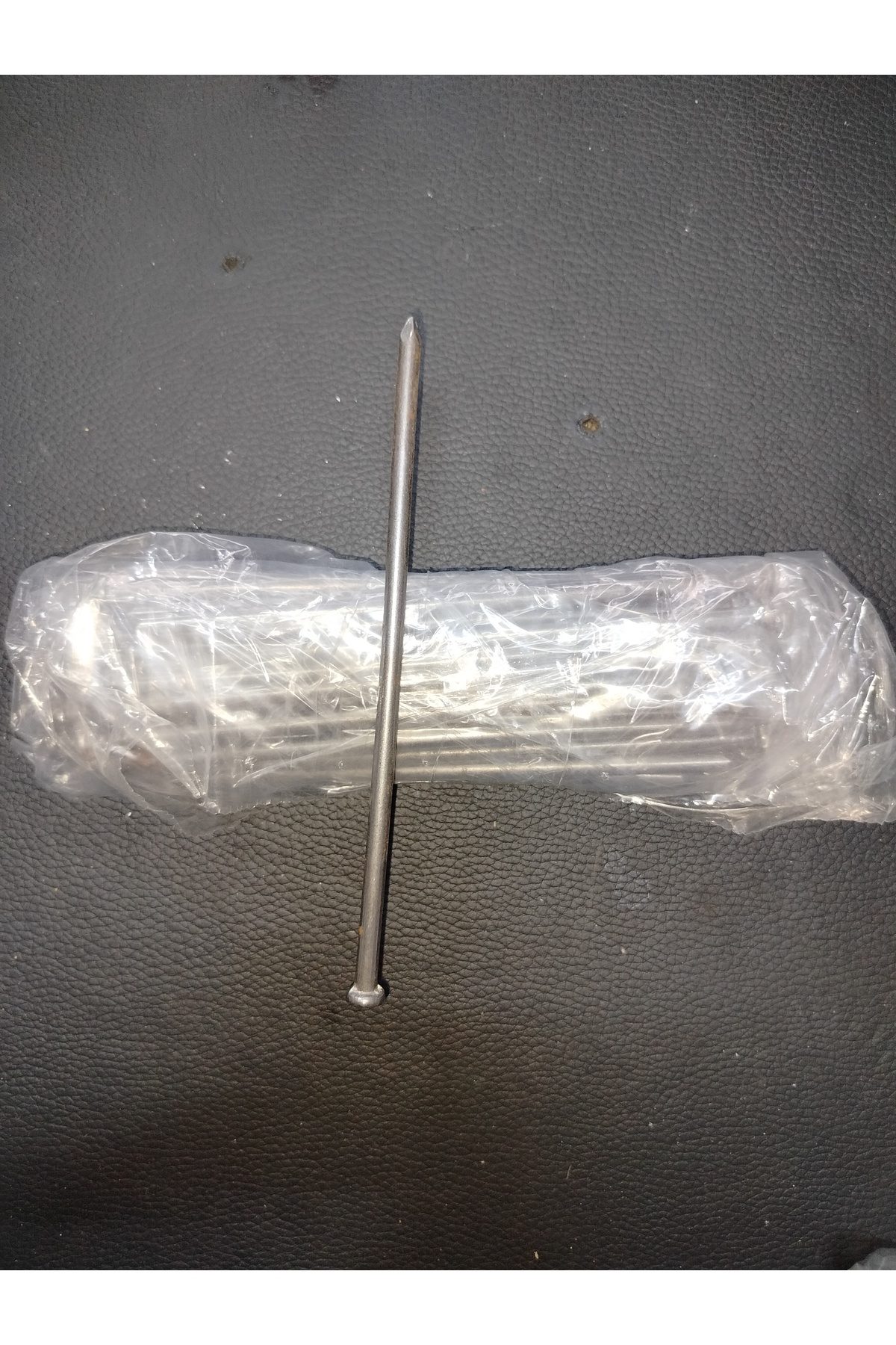 GenelTedarik ÇİVİ İNŞAAT 15'LİK SAĞLAM KALİTELİ (1 KİLO)