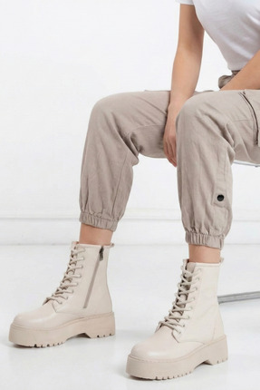Modafadır Kadın Bej Martines Bağcıklı Fermuarlı Kalın Taban Postal Bot