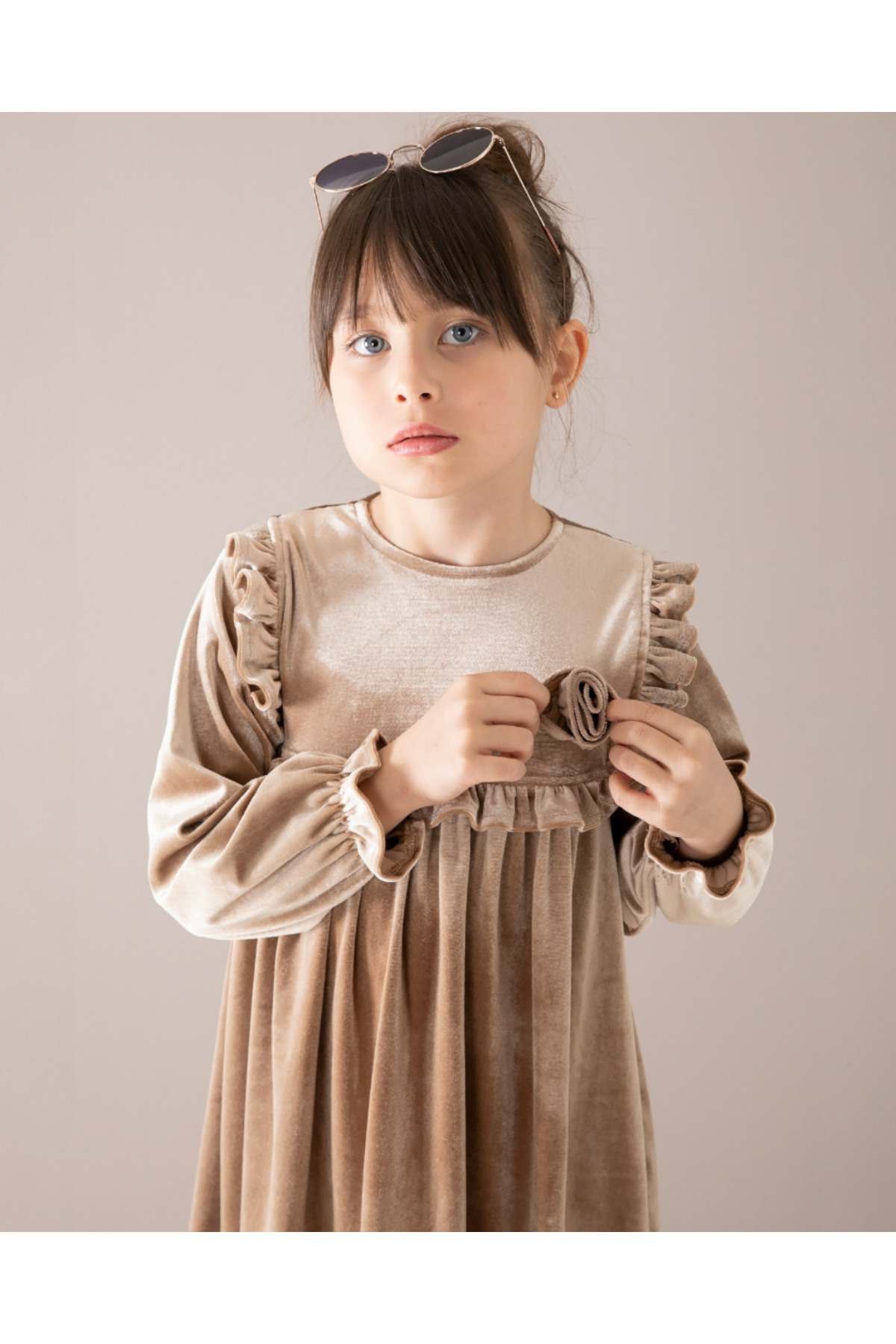 Ege Bebek Kız Çocuk 4-5-6-7-8 Yaş Mevsimlik Gül Detaylı Kadife Elbise, Bayramlık Elbise R2428 fotoğrafı 3 (önizleme)