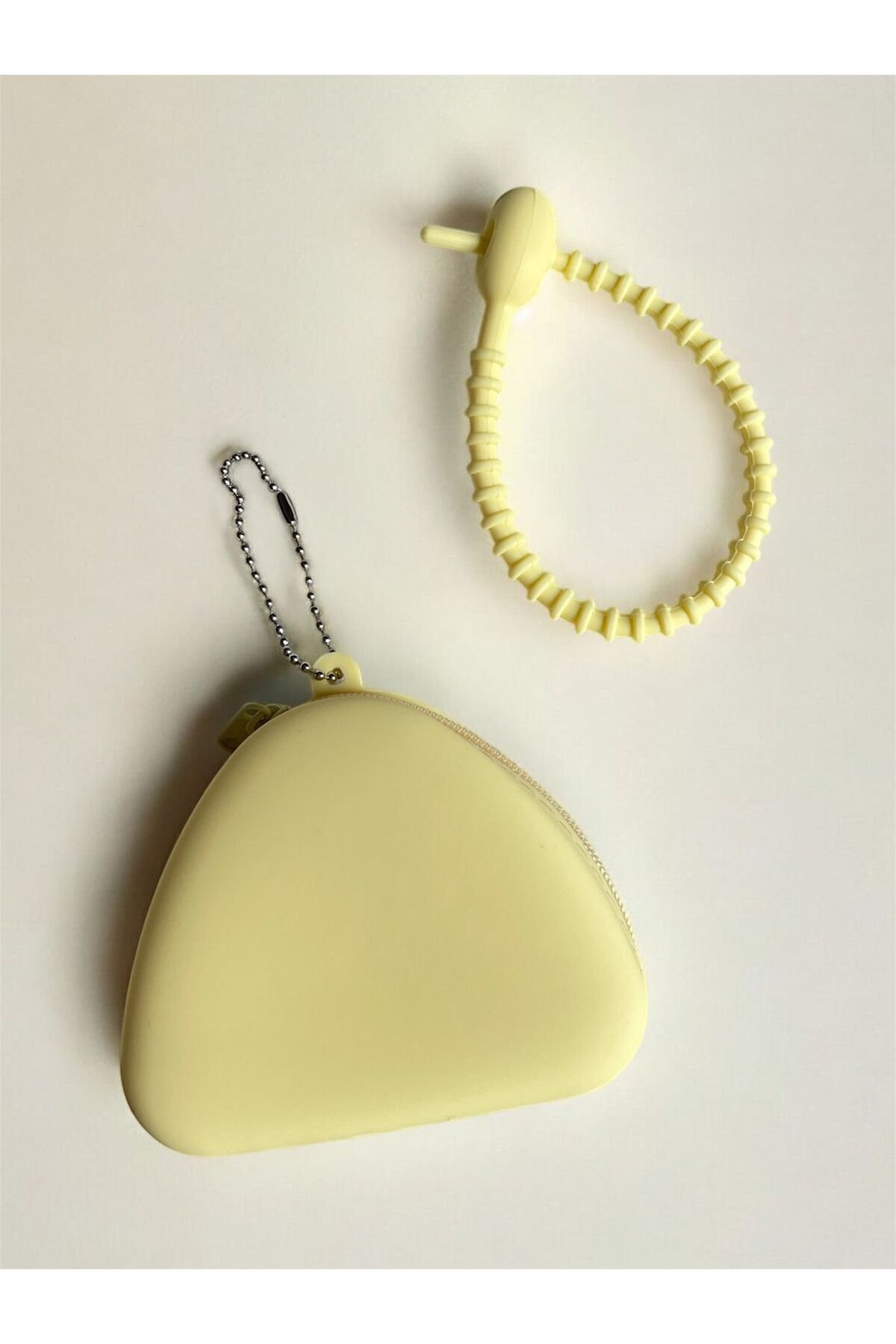 The Cloudish Shop Silikon Üçgen Emzik Saklama Kutusu Emzik Tutucu Taşınabilir Askılı Fermuarlı Pastel sarı fotoğrafı 4 (önizleme)