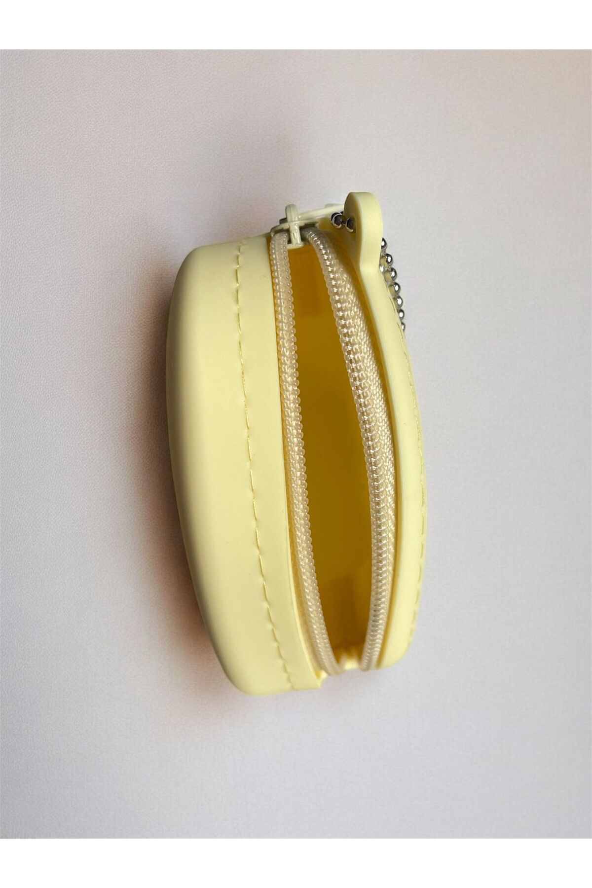 The Cloudish Shop Silikon Üçgen Emzik Saklama Kutusu Emzik Tutucu Taşınabilir Askılı Fermuarlı Pastel sarı fotoğrafı 3 (önizleme)