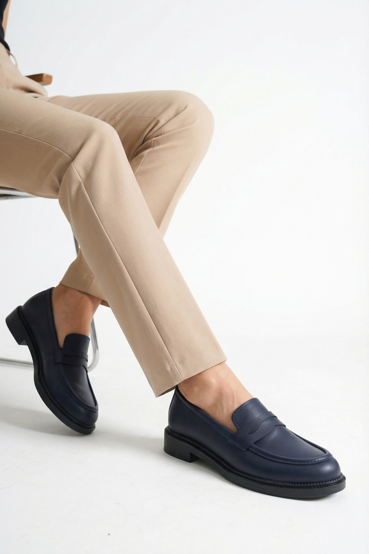 Shoesers  Kadın Sade ve Şık Tasarımlı Tırtıklı Tabanlı Lacivert Loafer Ayakkabı Makosen - Görsel 5