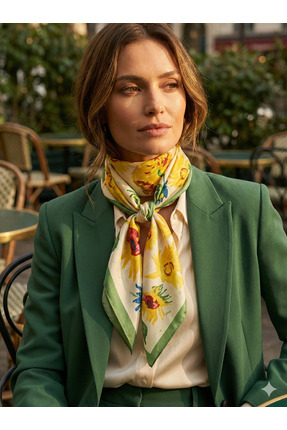 Madame Rosso Ay Çiçeği Desenli Fular