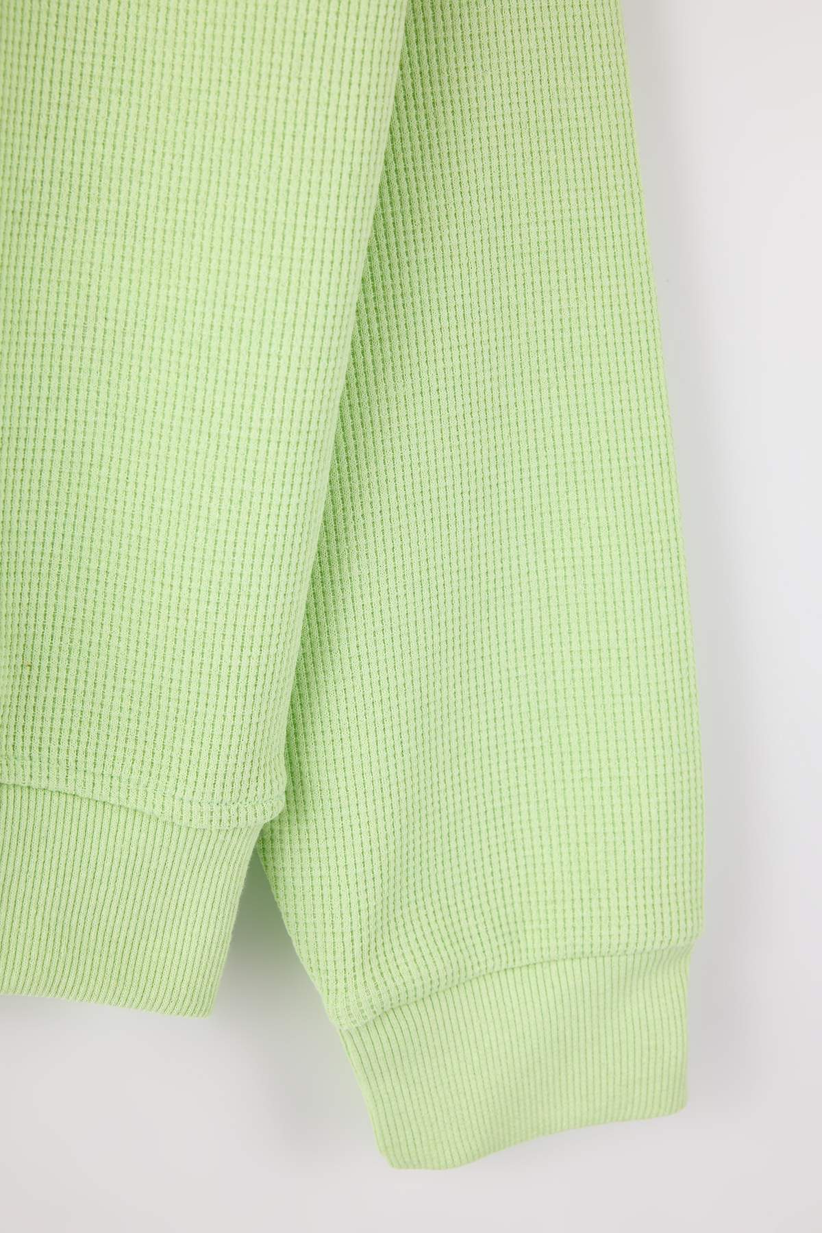 Trendyolmilla  Yeşil Oversize/Geniş Kesim Bisiklet Yaka Şardonsuz Sweatshirt TMNAW25SW00194 - Görsel 4