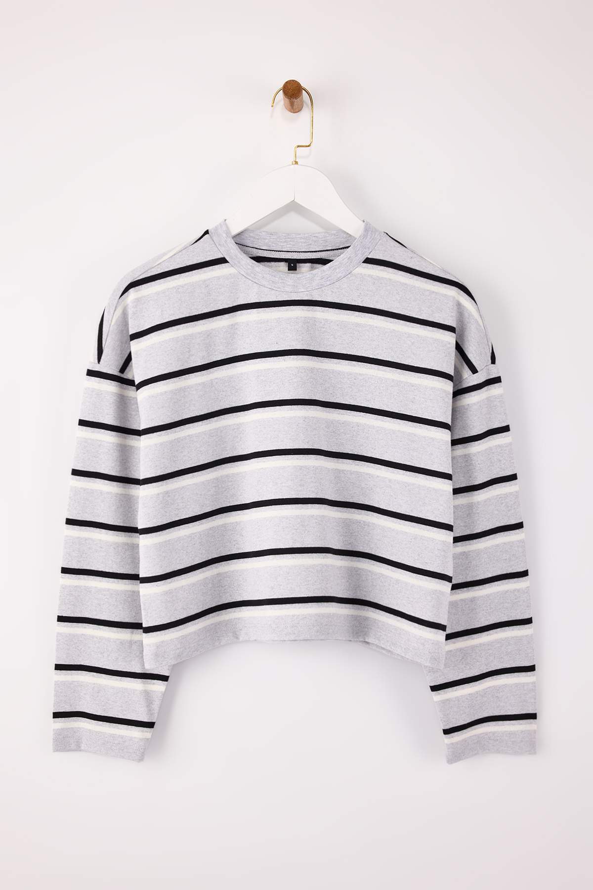 Trendyolmilla  Wardrobe Essentials-Gri Çizgili Relaxed/Rahat Kalıp Düşük Kol %100 Pamuk Örme T-Shirt TWOSS26TS00019 - Görsel 5