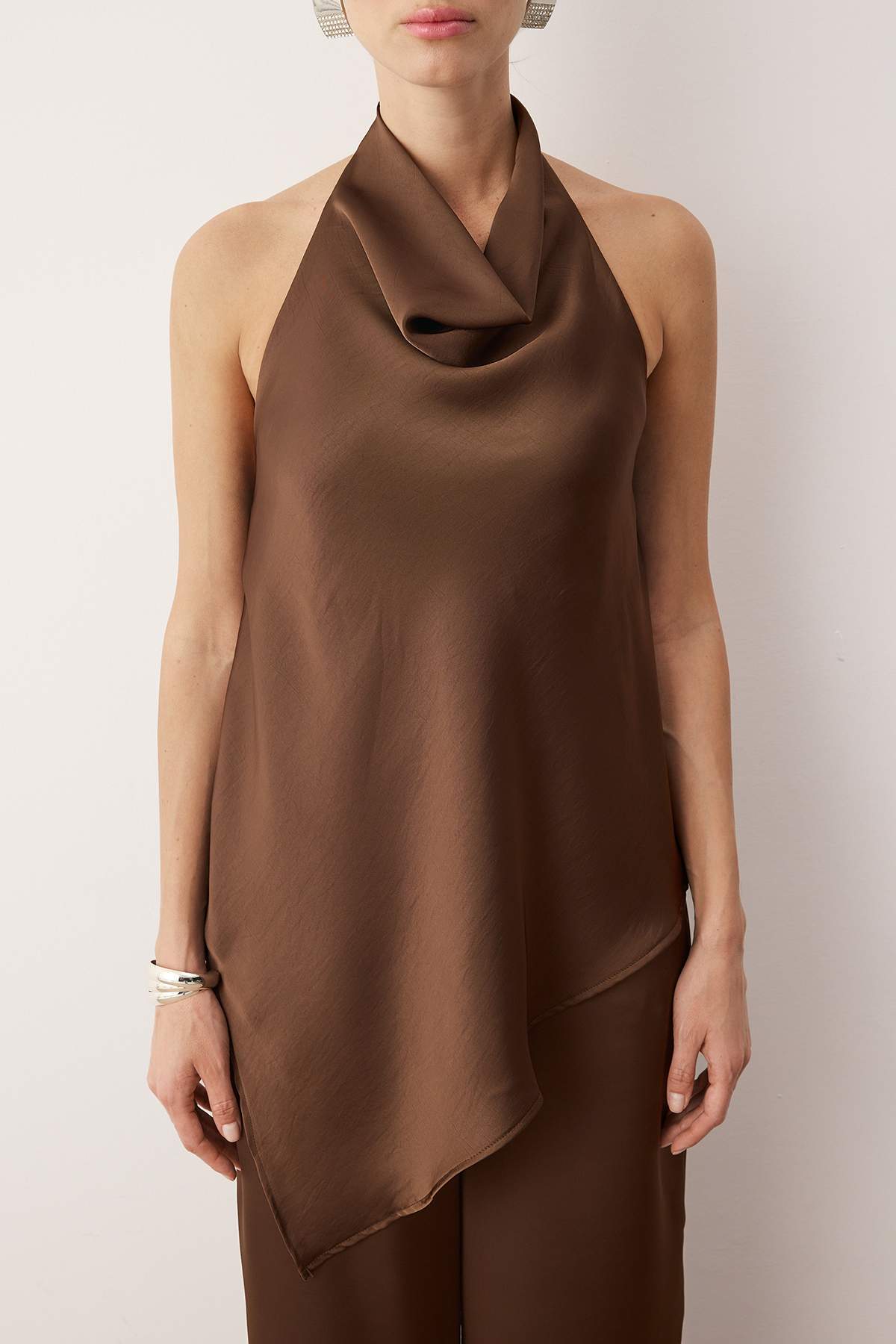 Trendyolmilla  Kahverengi Degaje Yaka Asimetrik Kesim Saten Bluz Pantolon Party Alt - Üst Takım TPRAW26AU00005 - Görsel 9