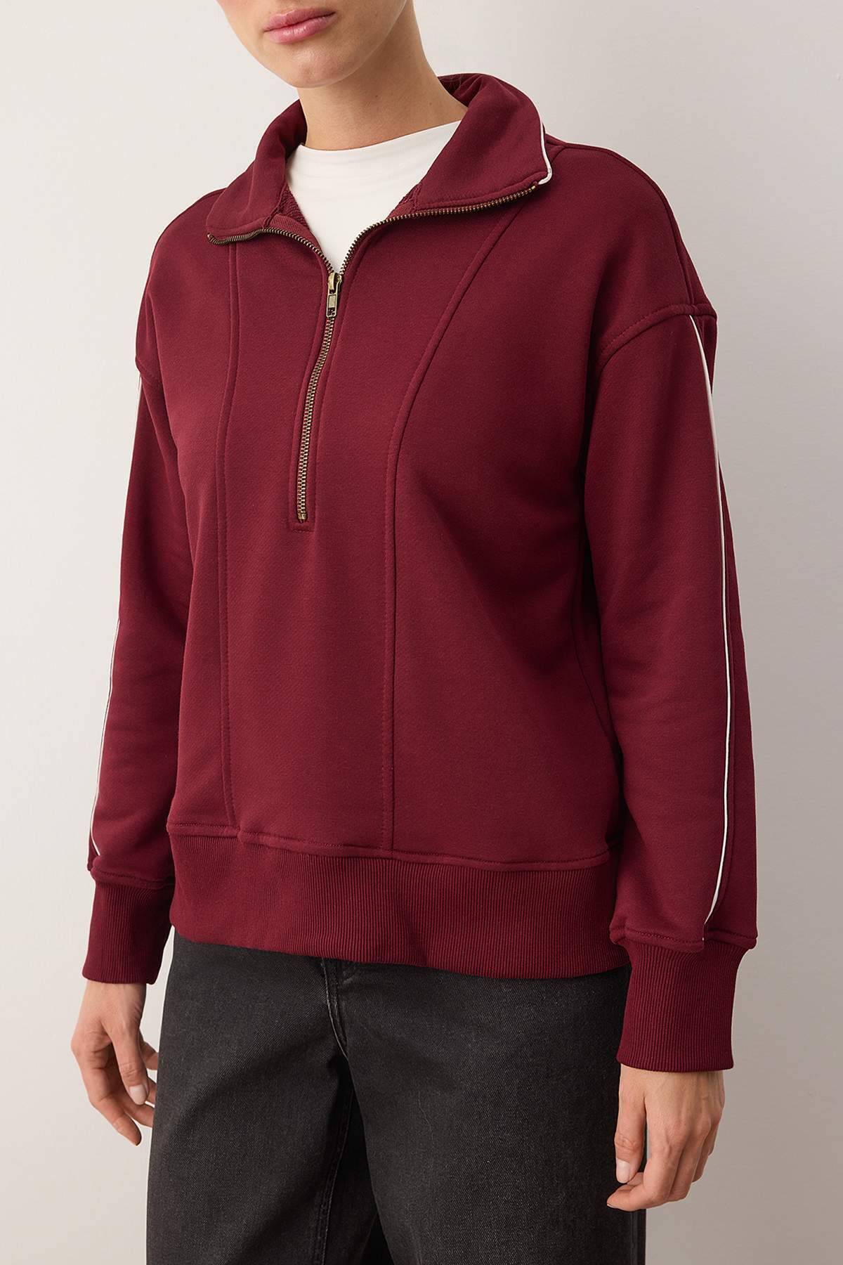 Trendyolmilla  Bordo Fermuarlı Polo Yaka Şerit Detaylı Regular/Normal Kesim Örme Sweatshirt TWOAW26SW00034 - Görsel 3