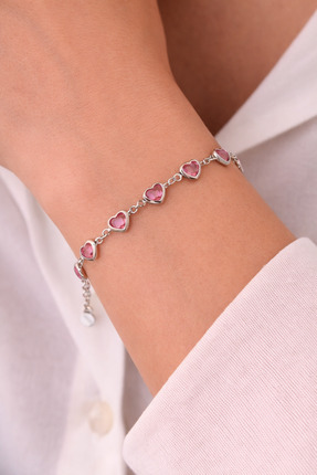 charmove ile kendinizi şımartın Kalpli Zirkon Taşlı Gümüş Bileklik