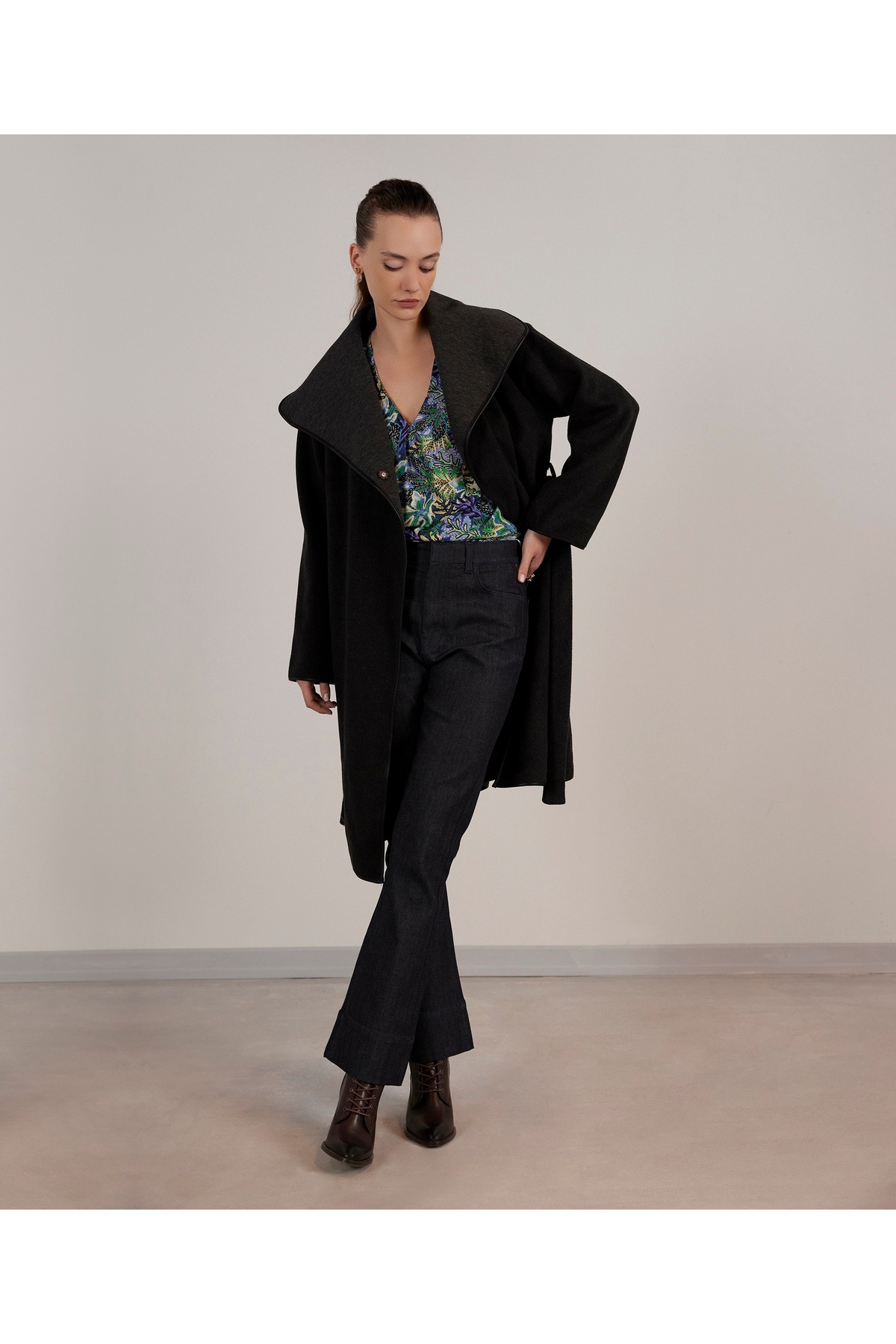 Yargıcı  Biye Detaylı Palto - Görsel 3