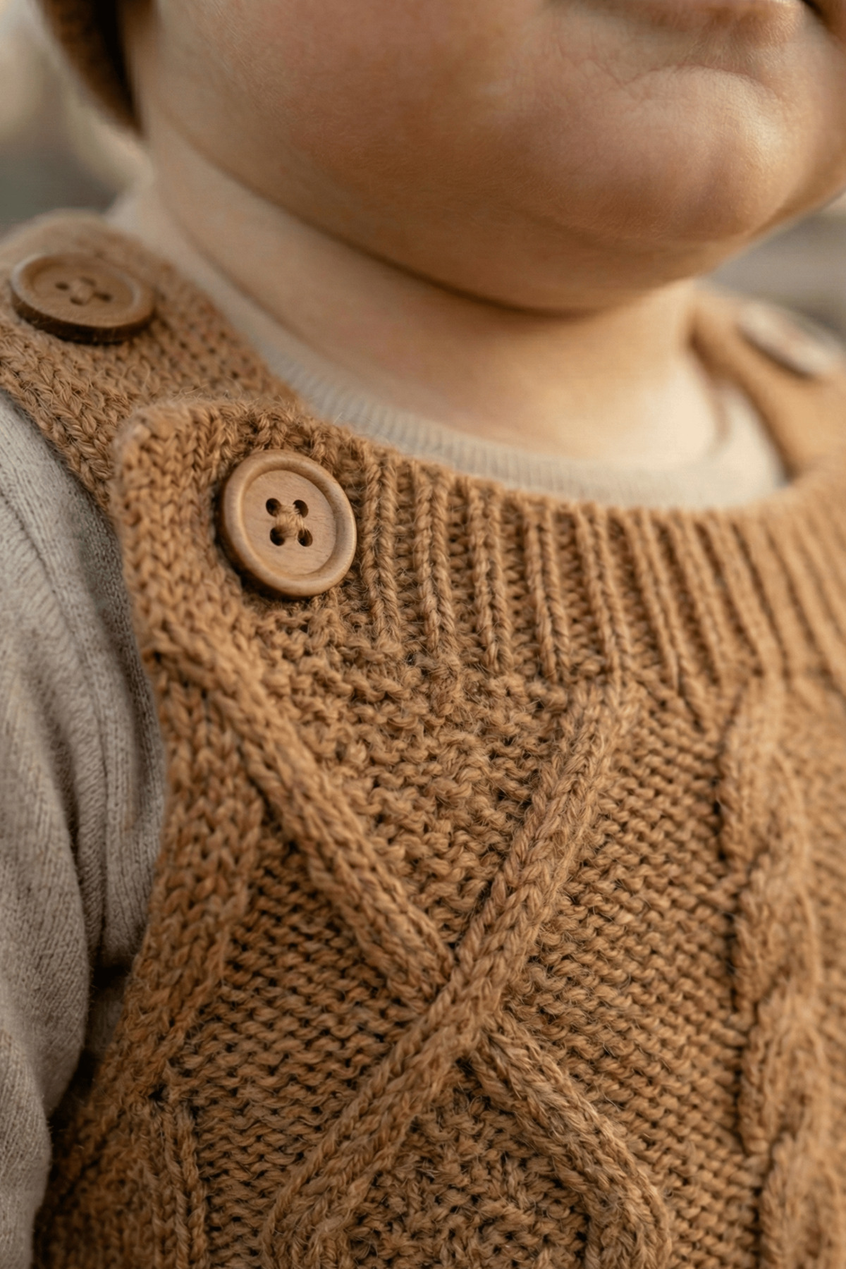 Babily Ayarlanabilir Askılı Selanik Örgü Şapkalı Triko Tulum Salopet Bebek fotoğrafı 4 (önizleme)