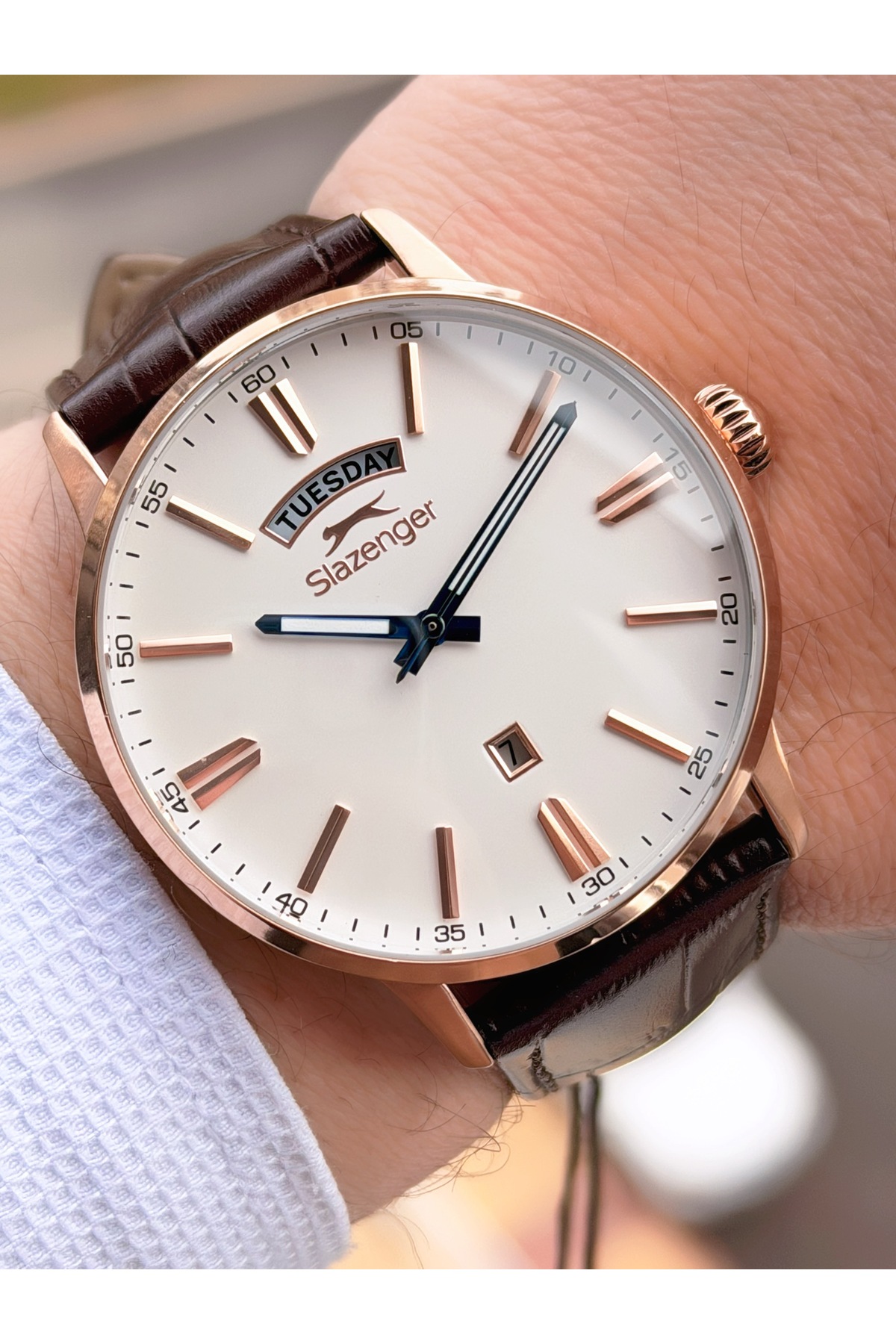 ساعت مردانه با تقویم روزانه، بند چرمی، عملکردهای داخلی فعال، مقاوم در برابر آب تا 10 اتمسفر ESL.09.2406 اسلازنگر ساعت Slazenger