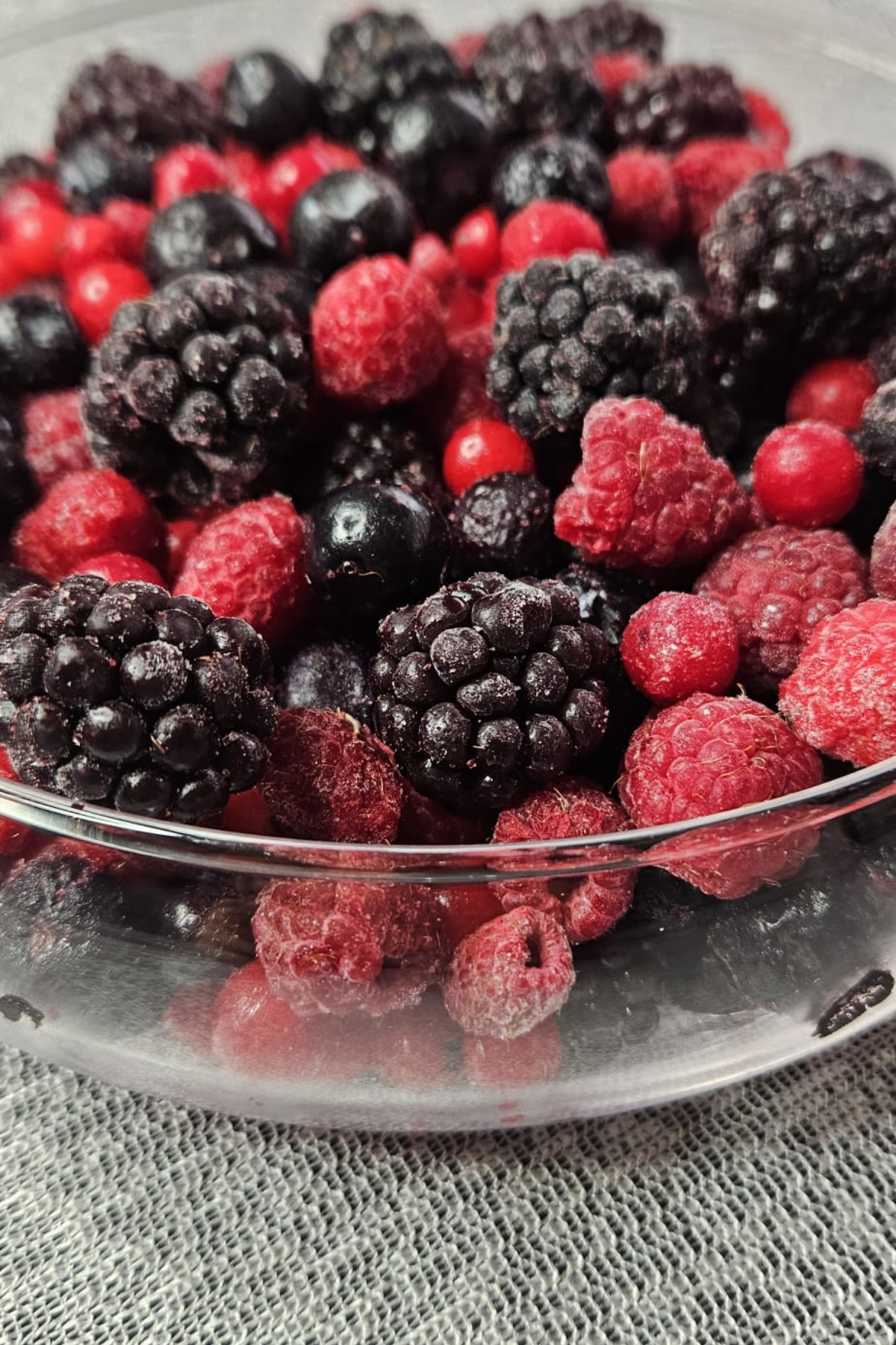 Mavi Orman Çiftliği Yeni Karışık Orman Meyveleri Paketi 1 Kg (Yaban Mersini, Ahududu, Böğürtlen, Frenk Üzümü)