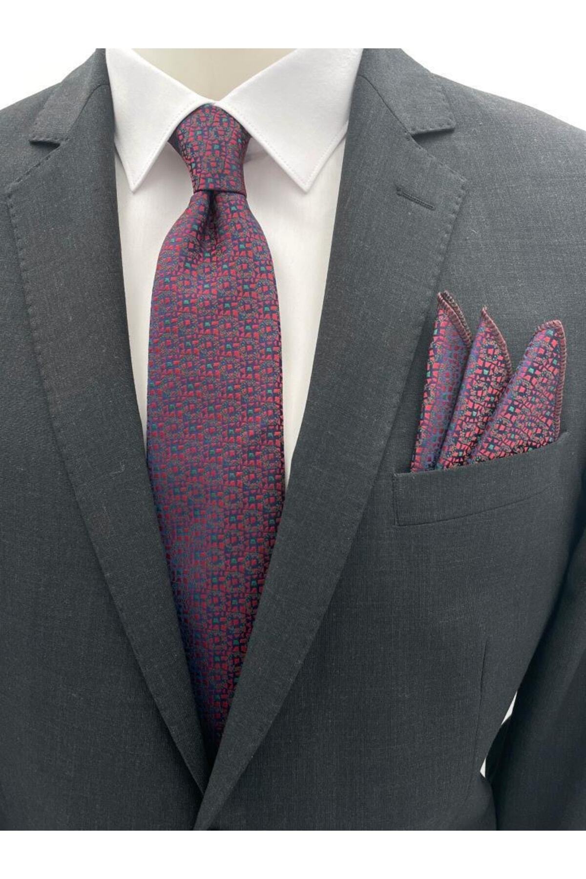  ست کراوات و دستمال جیبی طرح‌دار سبز شرابی ۸ سانتی‌متری