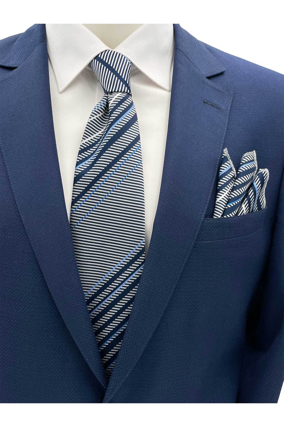  ست کراوات و دستمال جیبی راه راه خاکستری سرمه‌ای سفید آبی ۸ سانتی‌متری