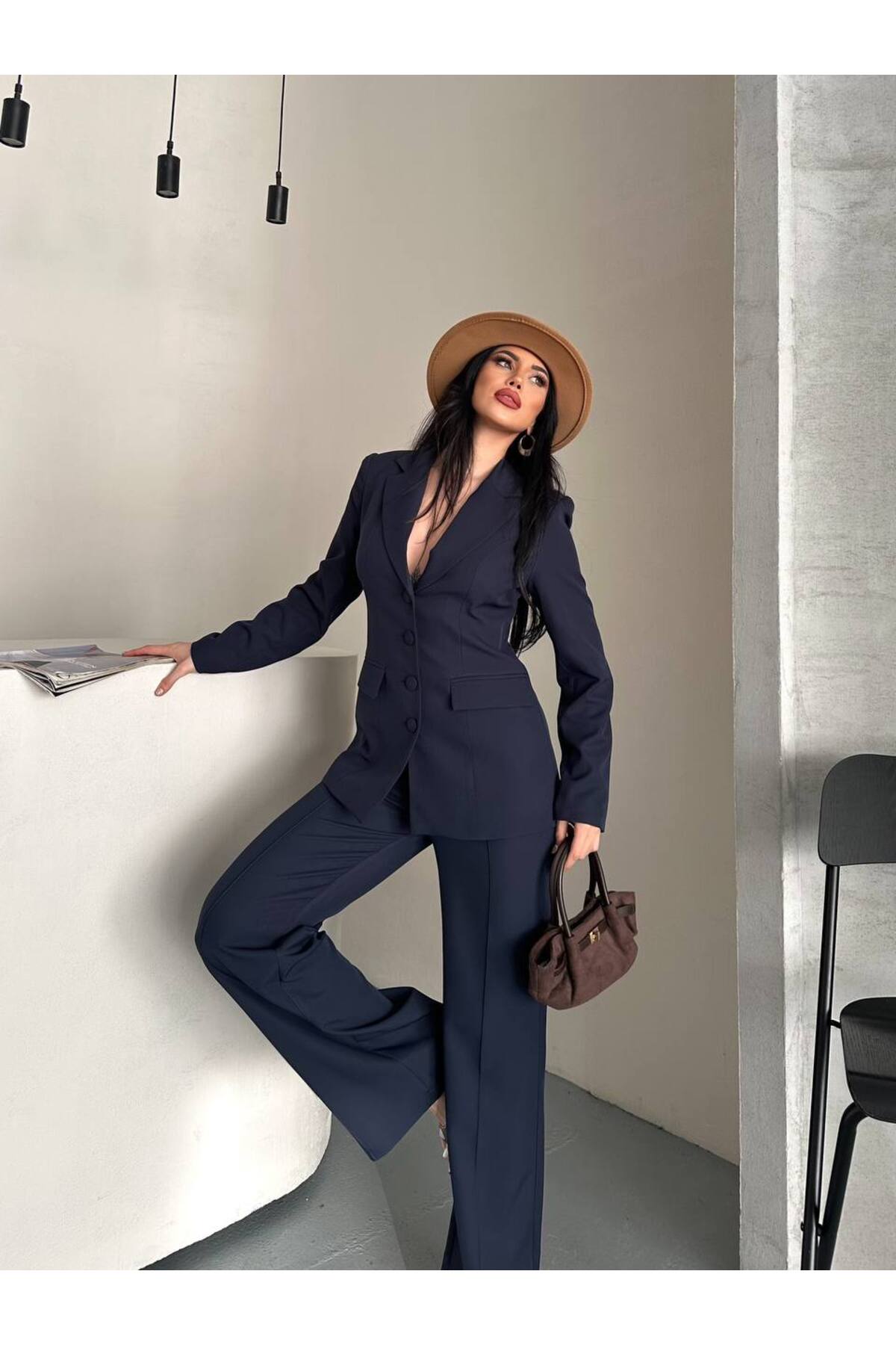 Damen 4-Knopf Blazer-Hosenanzug Marineblau - Görsel 3