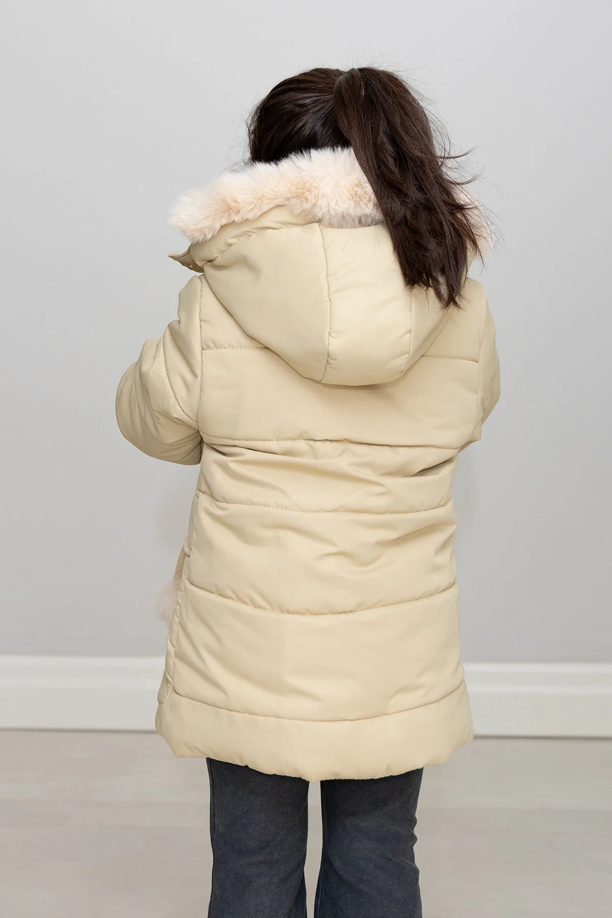 Mika Bebek & Çocuk Bej Renkli Ponponlu Kız Çocuk Montu fotoğrafı 4 (önizleme)