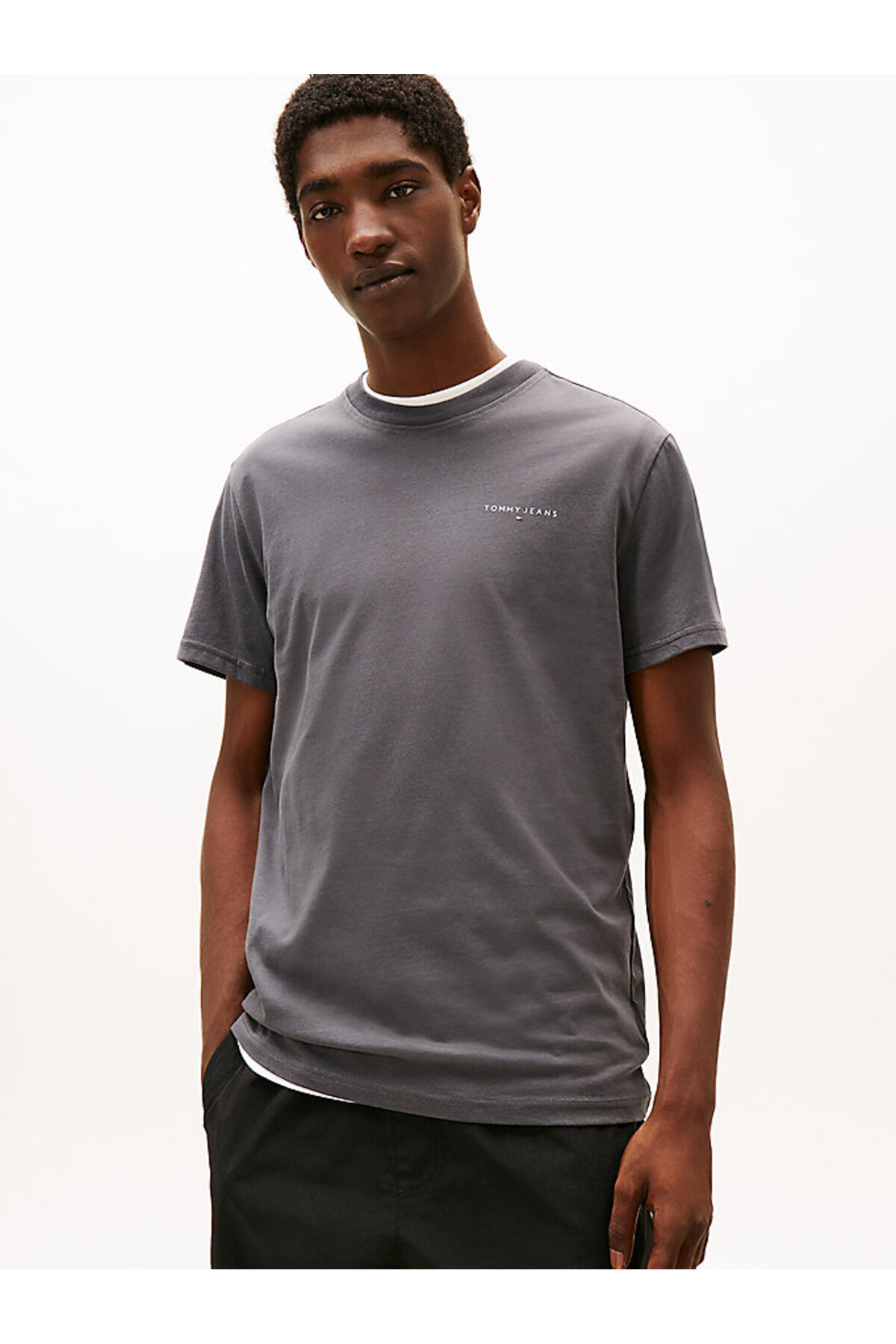 تامی هیلفیگر تی‌شرت مردانه TJM مدل Slim Fit با لوگوی سینه DM0DM21780PT2