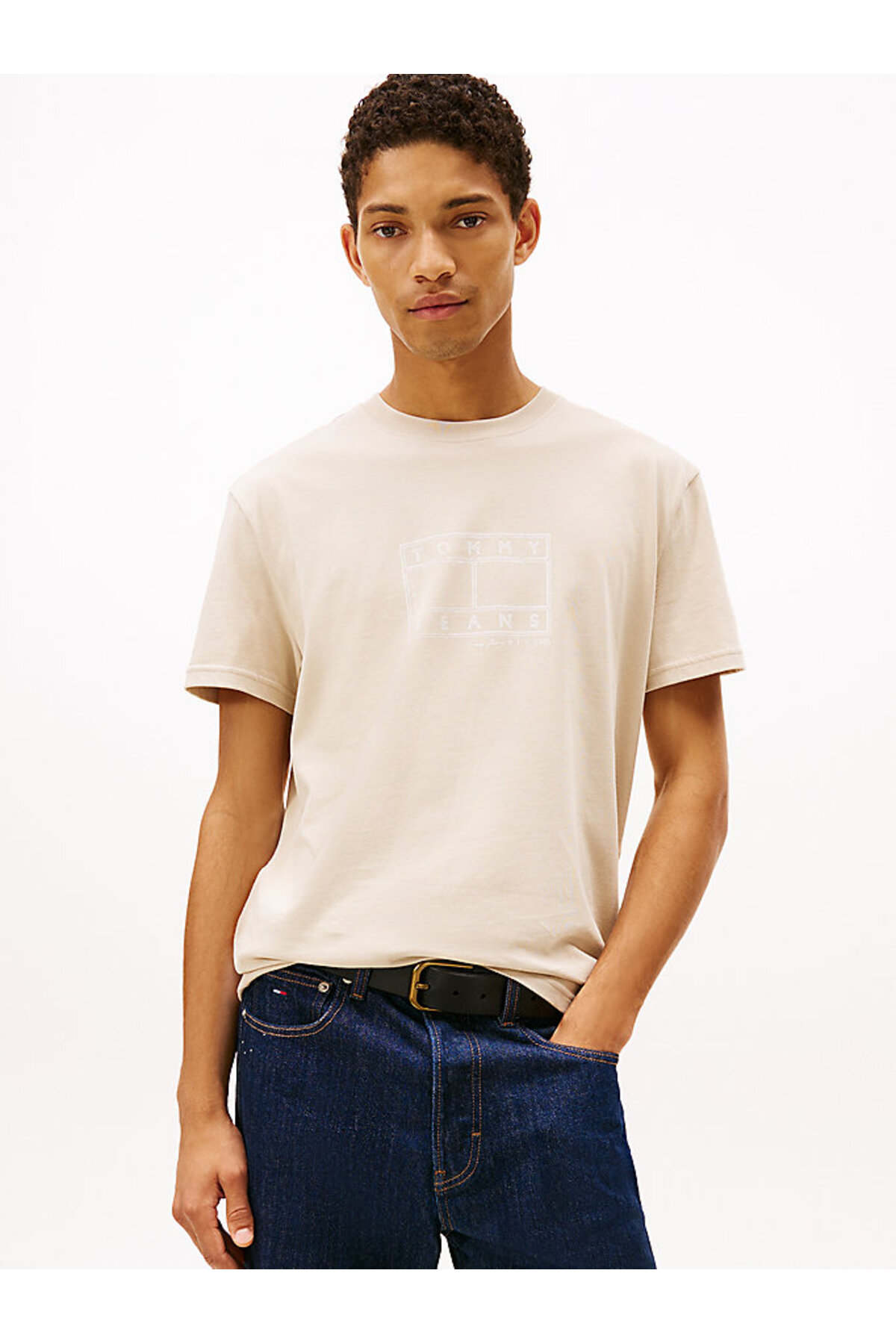 تامی هیلفیگر تی شرت مردانه طرح TJM Center با جزئیات کامل