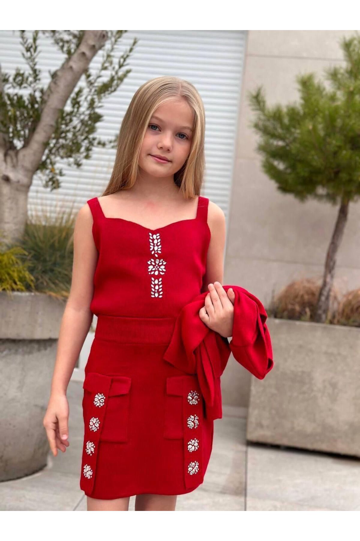 KOKOŞ BEBEK Kız Çocuk Askılı Bluz Hırka ve Elmas Taş İşlemeli Triko Etek Takım fotoğrafı 4 (önizleme)