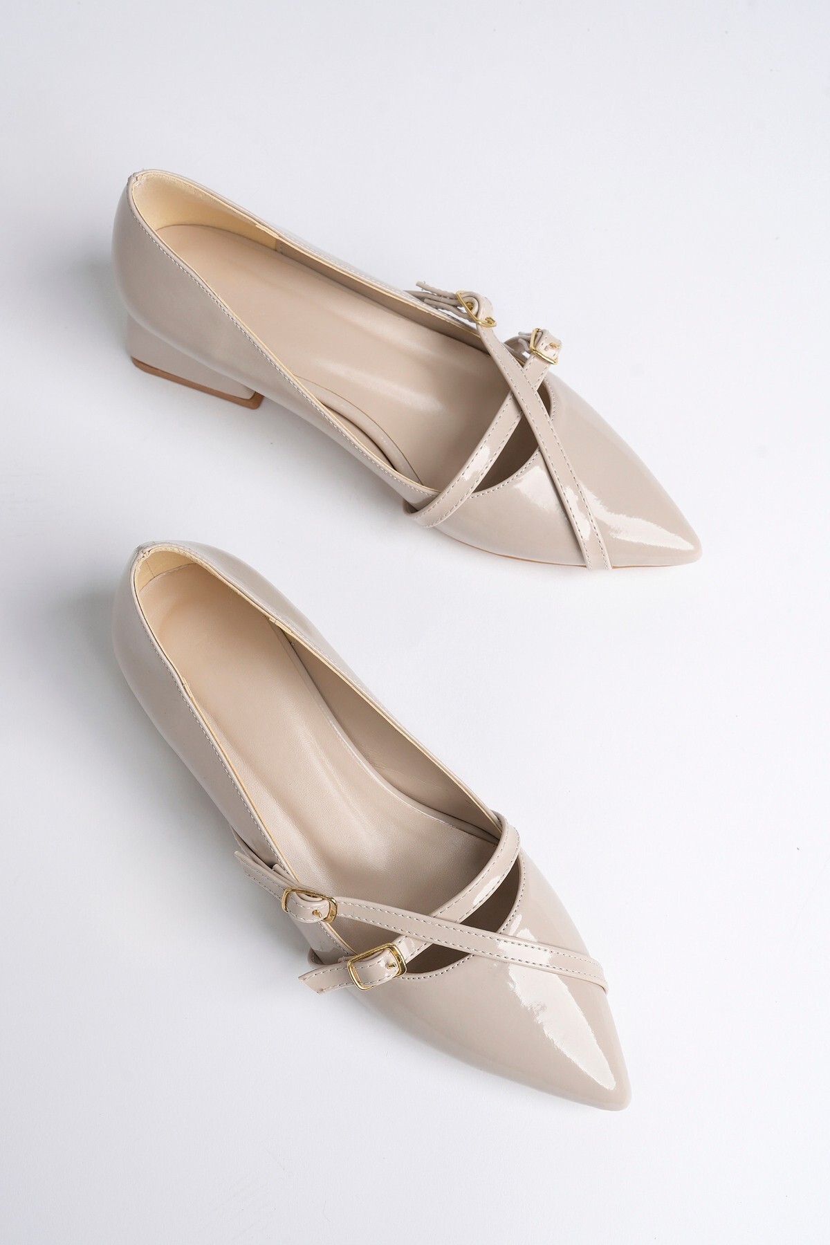 Catelyn  Kadın Bej Rugan Tokalı Çapraz Bantlı 4 Cm Kısa Topuklu Ayakkabı - Görsel 4