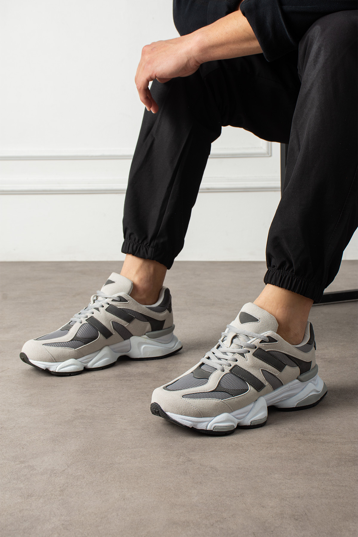 کفش ورزشی یونیسکس خاکستری روزانه با کفی بلند