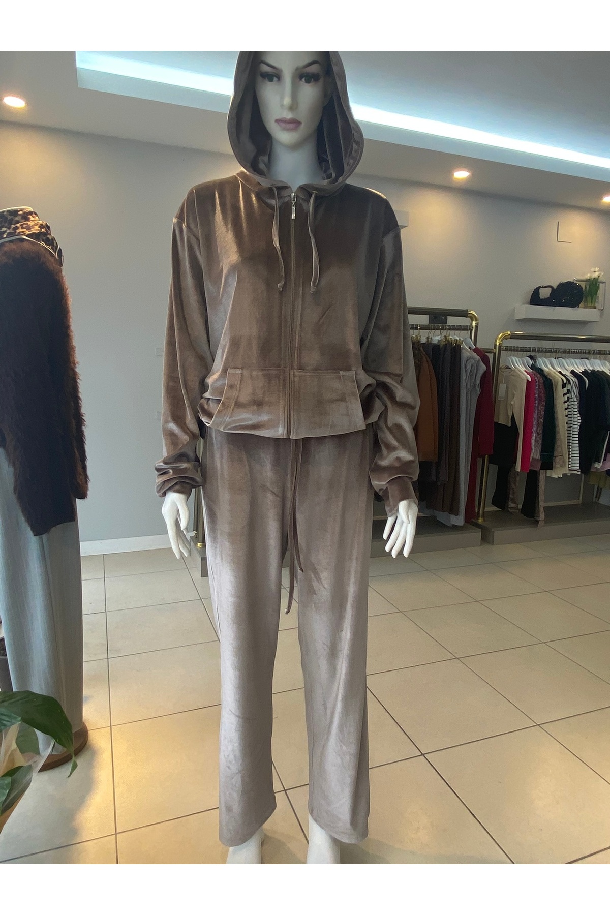 GHULSHEN BUTİK KADİFE TAKIM