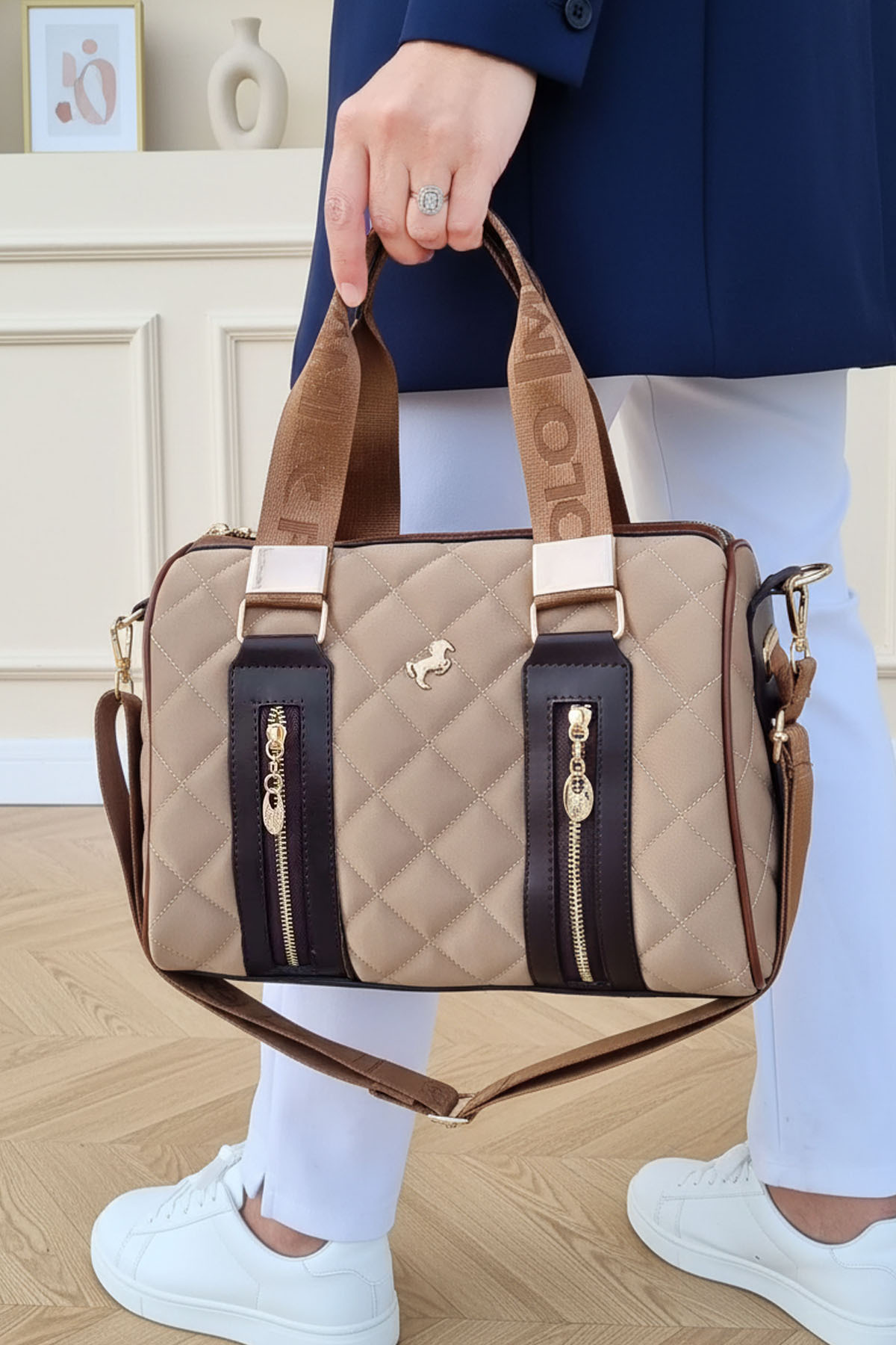 POLO CLUB Дамска чанта с мотиви, цилиндрична форма, дълга презрамка за носене...