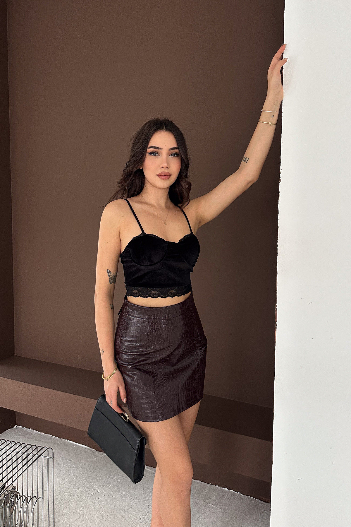 MİROR  Kadın Siyah Kadife Dantel Askılı Crop Bustiyer - Görsel 3