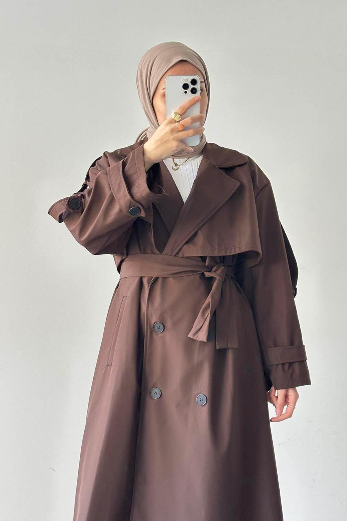 lamelif Uzun Apoletli Oversize Trenç Kahverengi görsel 4