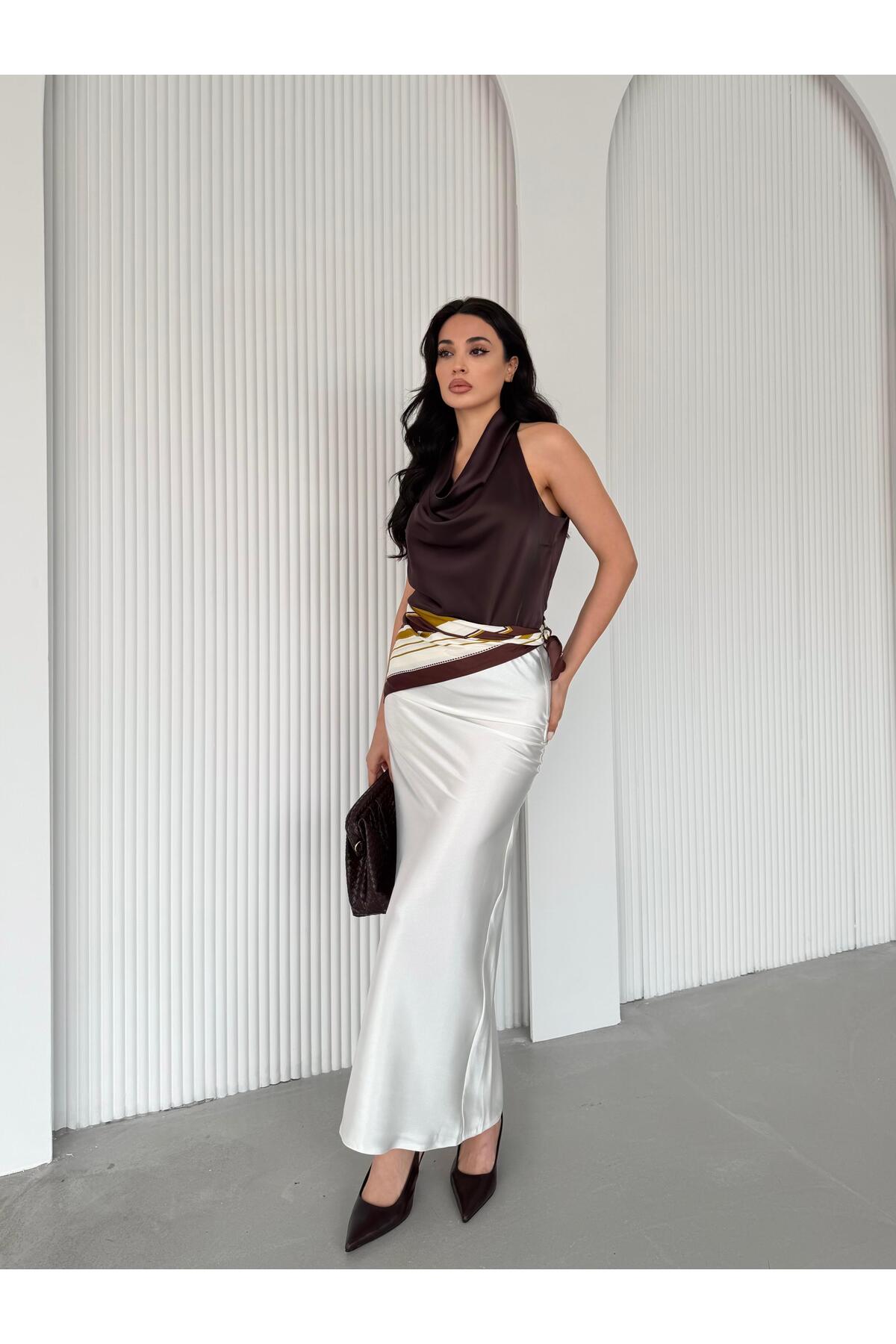 Serica Moda  Kahve Degaje Yaka Dökümlü Saten Bluz - Görsel 3