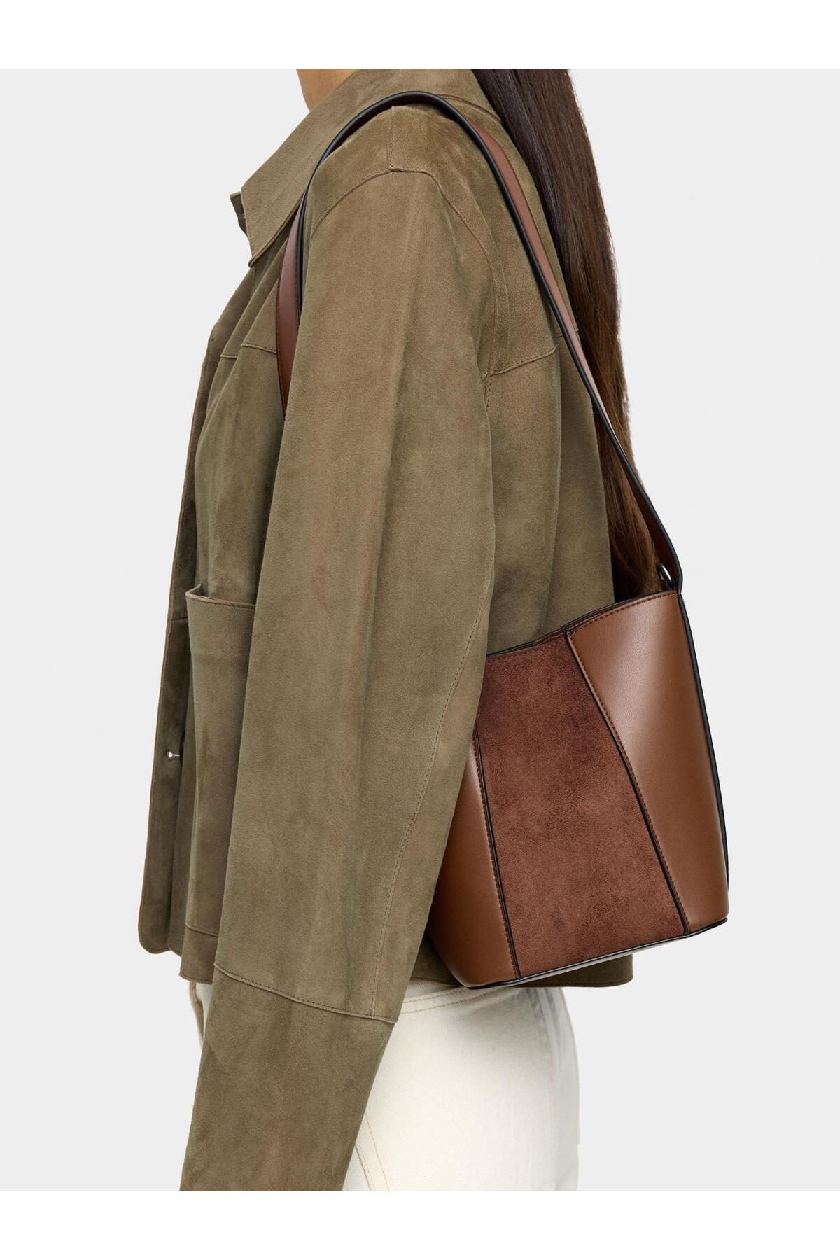 Contrast Textured Bucket Bag