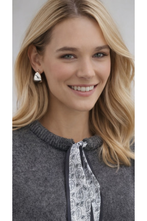 Modeva Global Fularlı Mini Triko Bluz, desenli bağcık detaylı, rahat kesim ve...